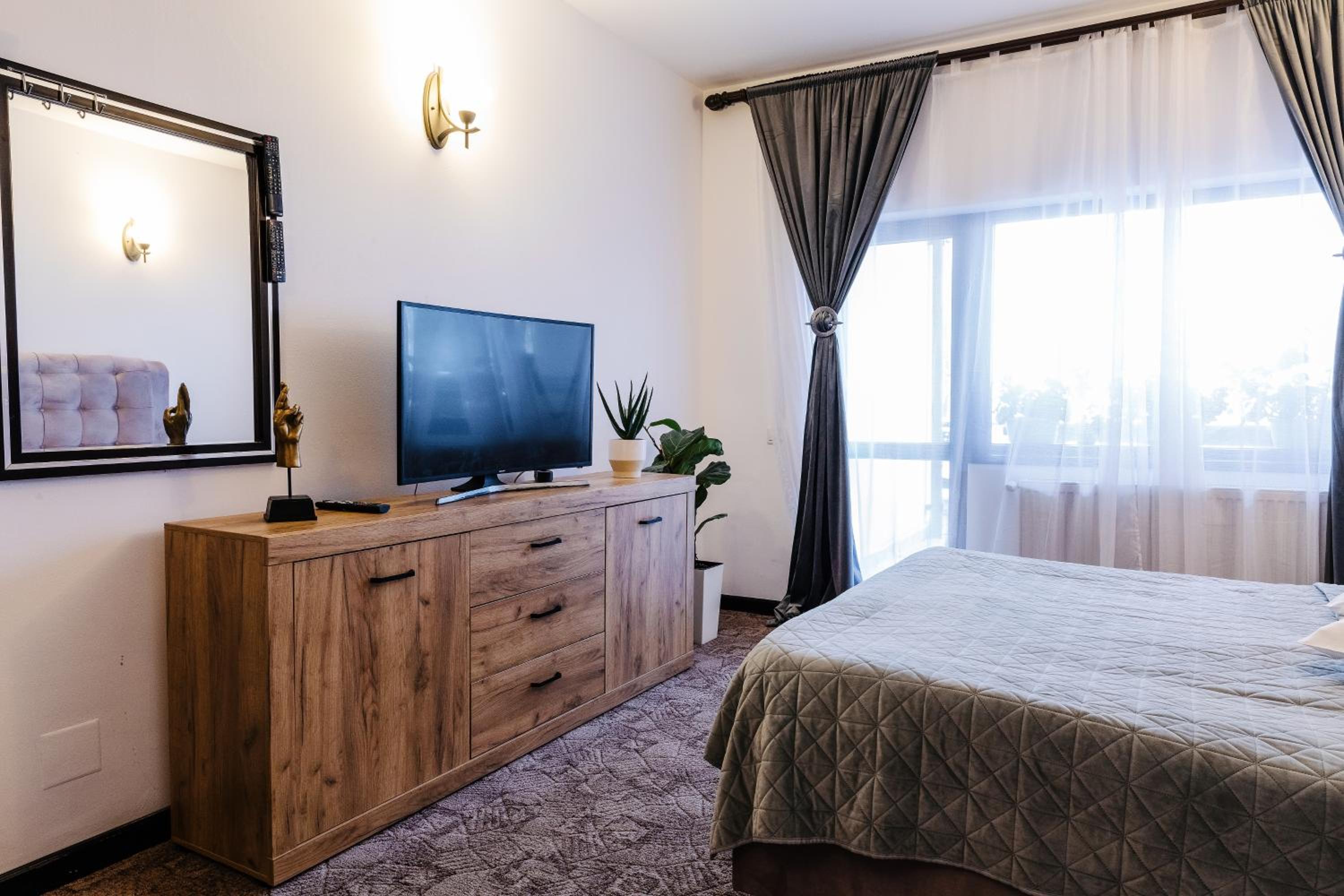 Deluxe Double Room - Photo 8
