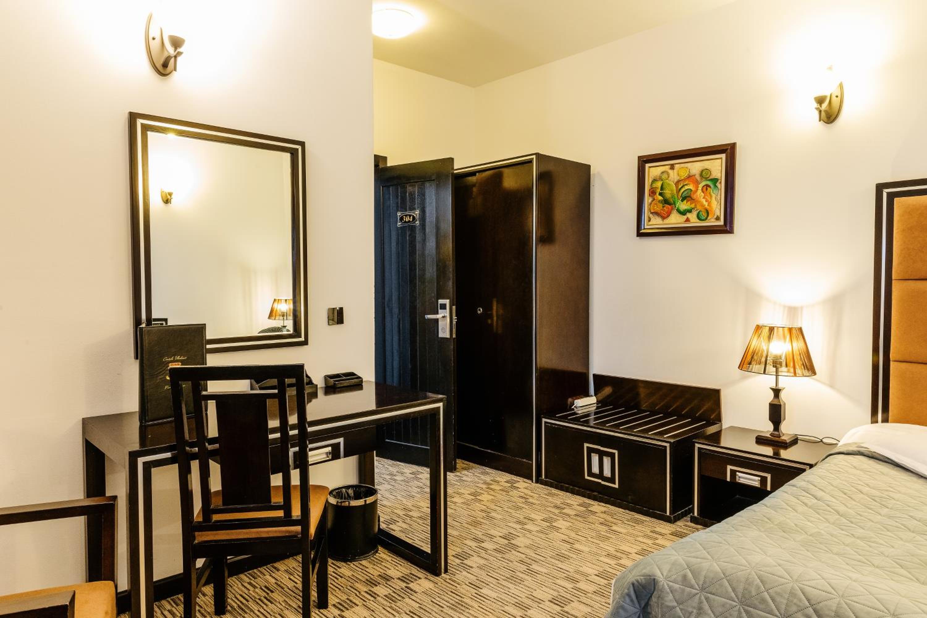 Deluxe Double Room - Photo 10