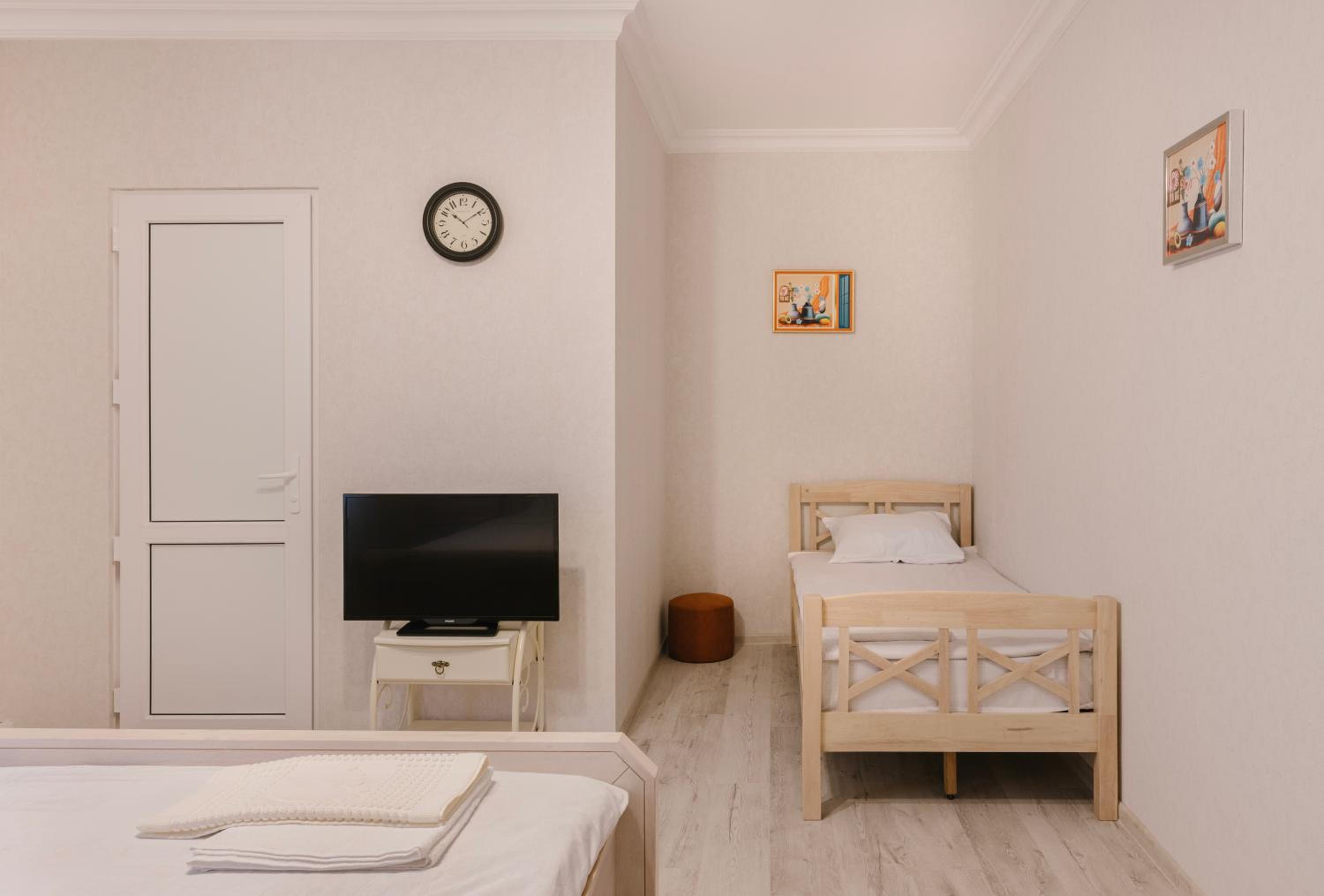 Family Room with Private Bathroom photo 2