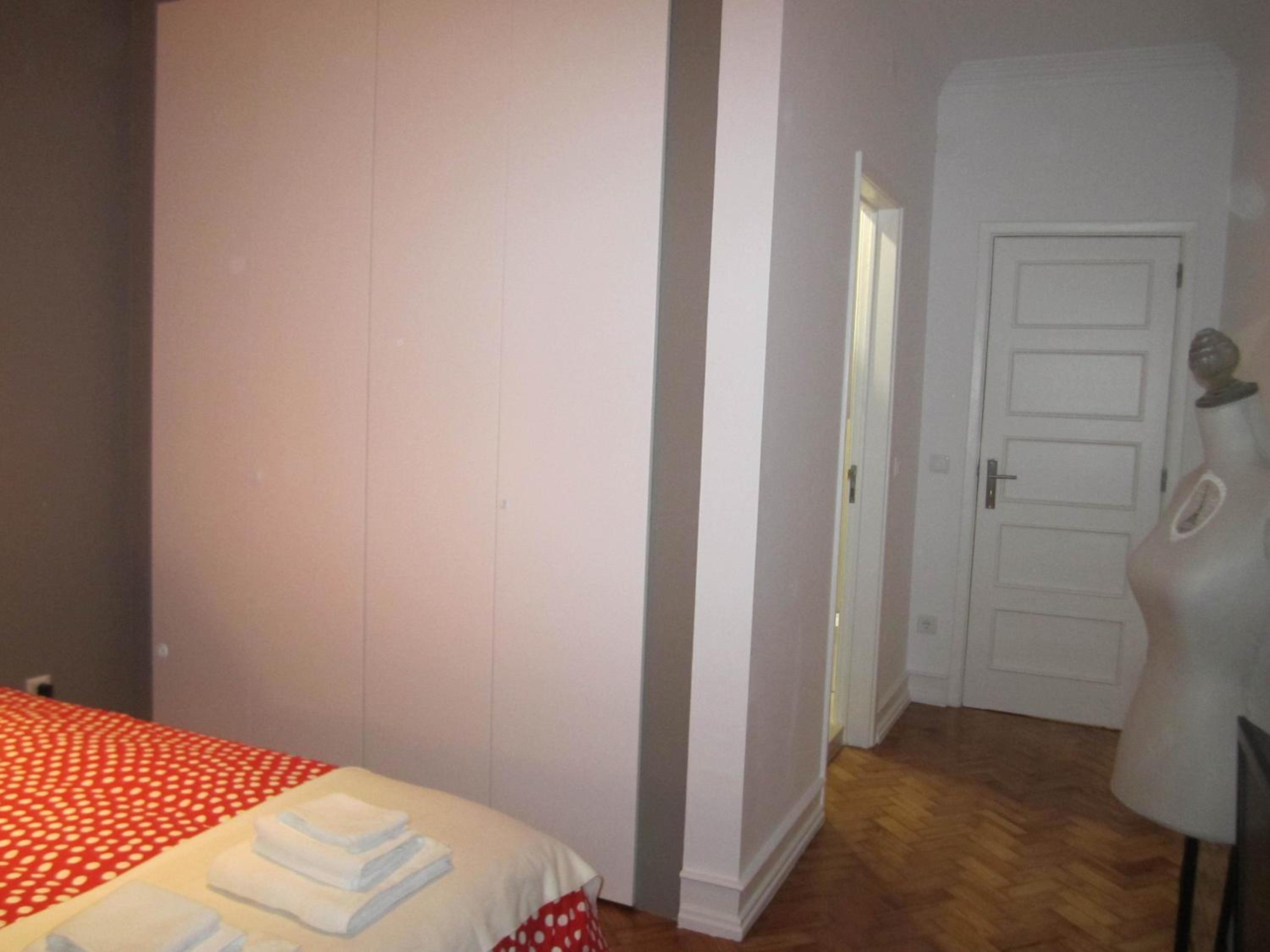 Double Room with Private Bathroom - Photo 8