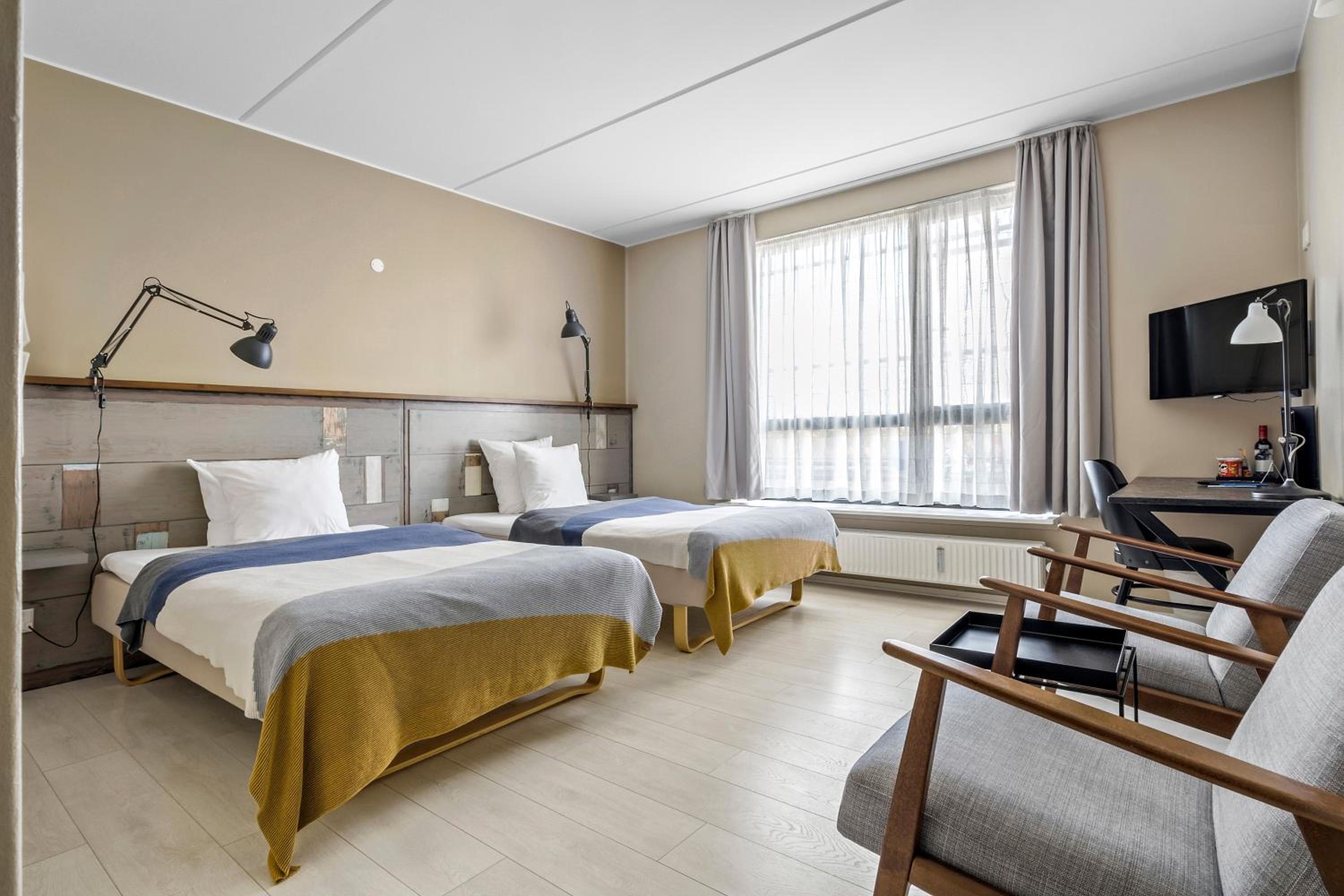 Twin Room - Photo 8