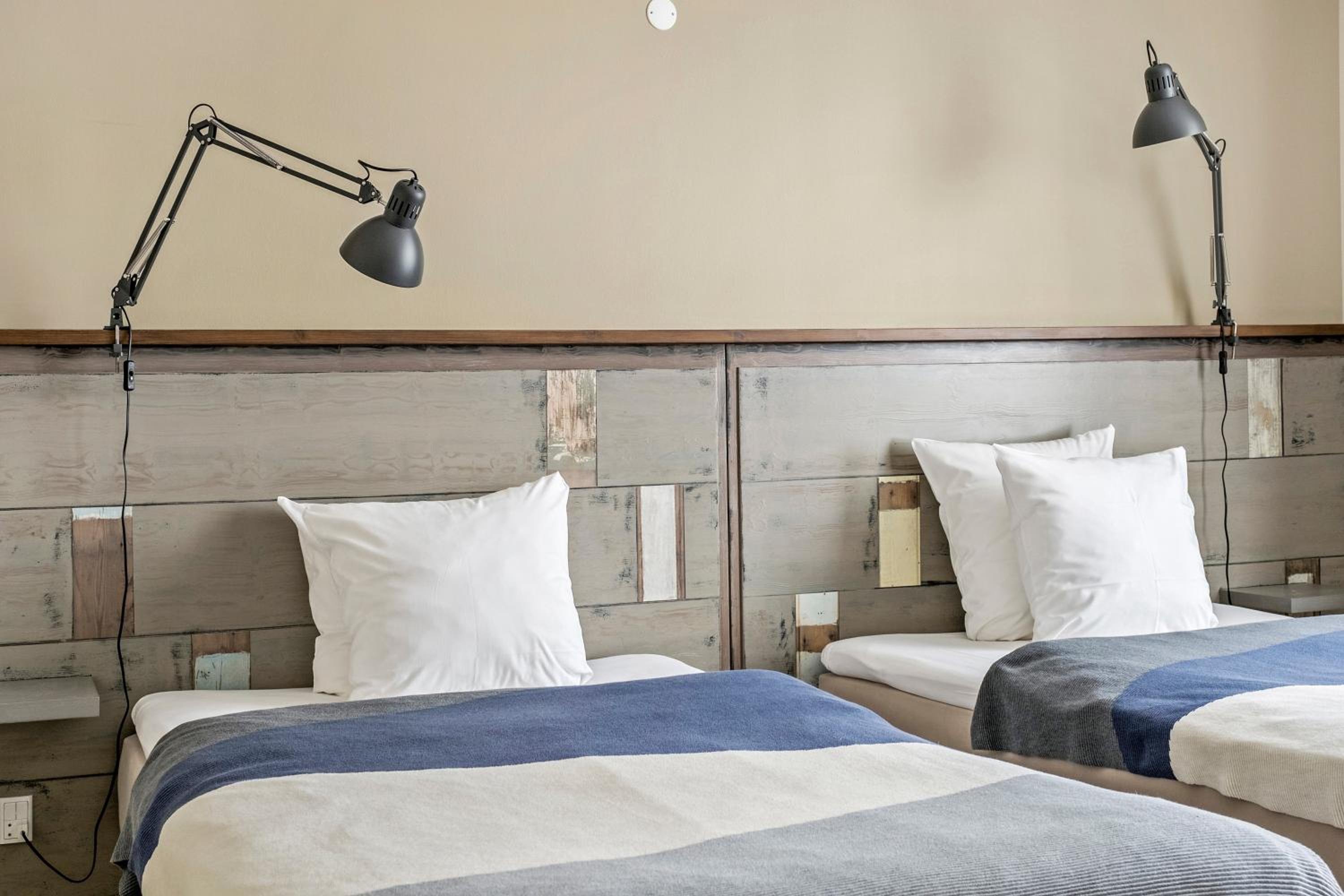 Twin Room - Photo 9
