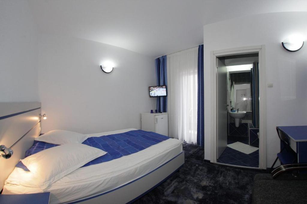 Double Room with Balcony photo 3