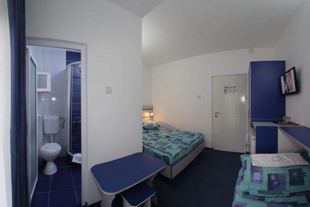 Double Room with Balcony photo 3