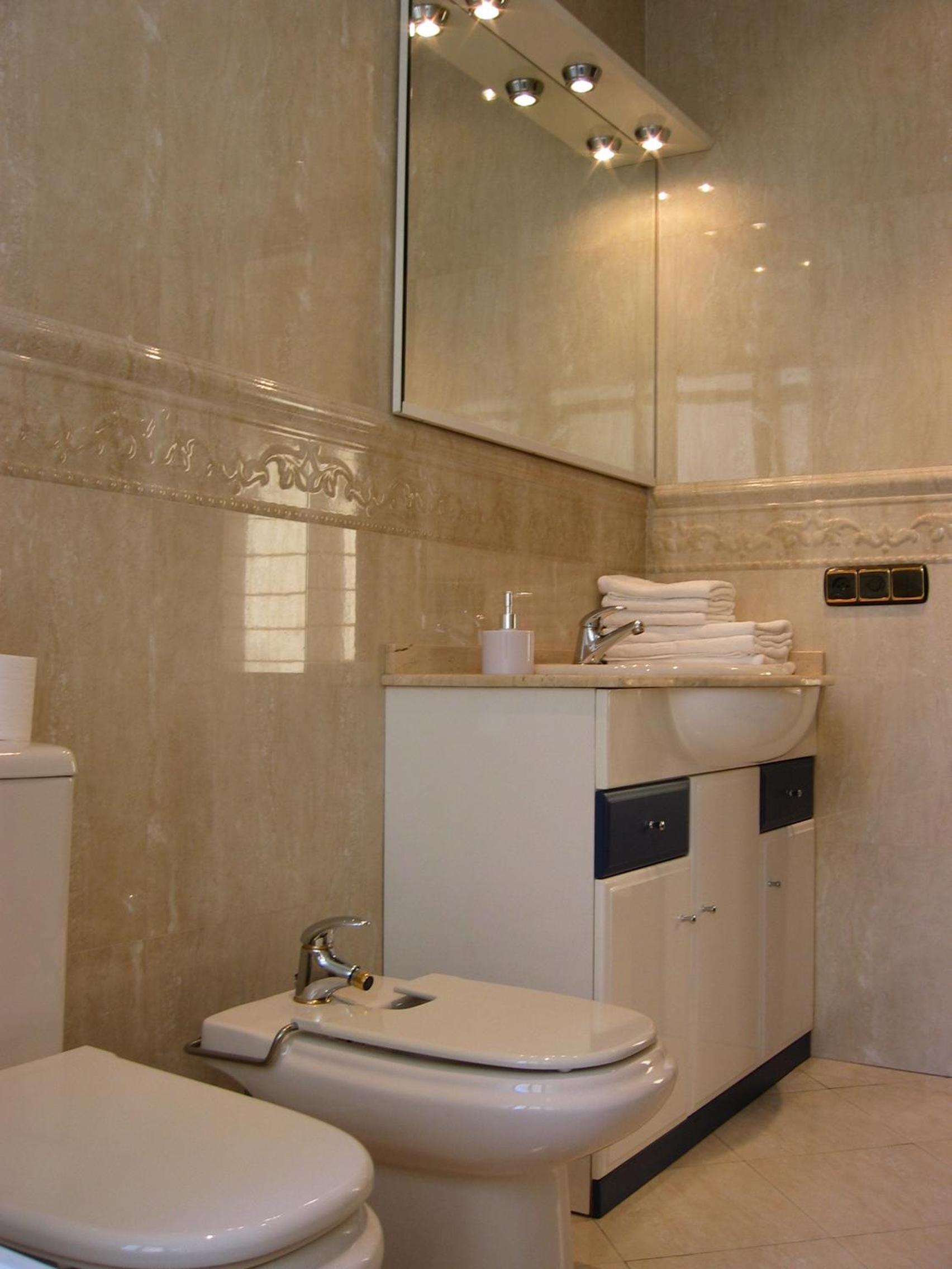 Double Room - Photo 17