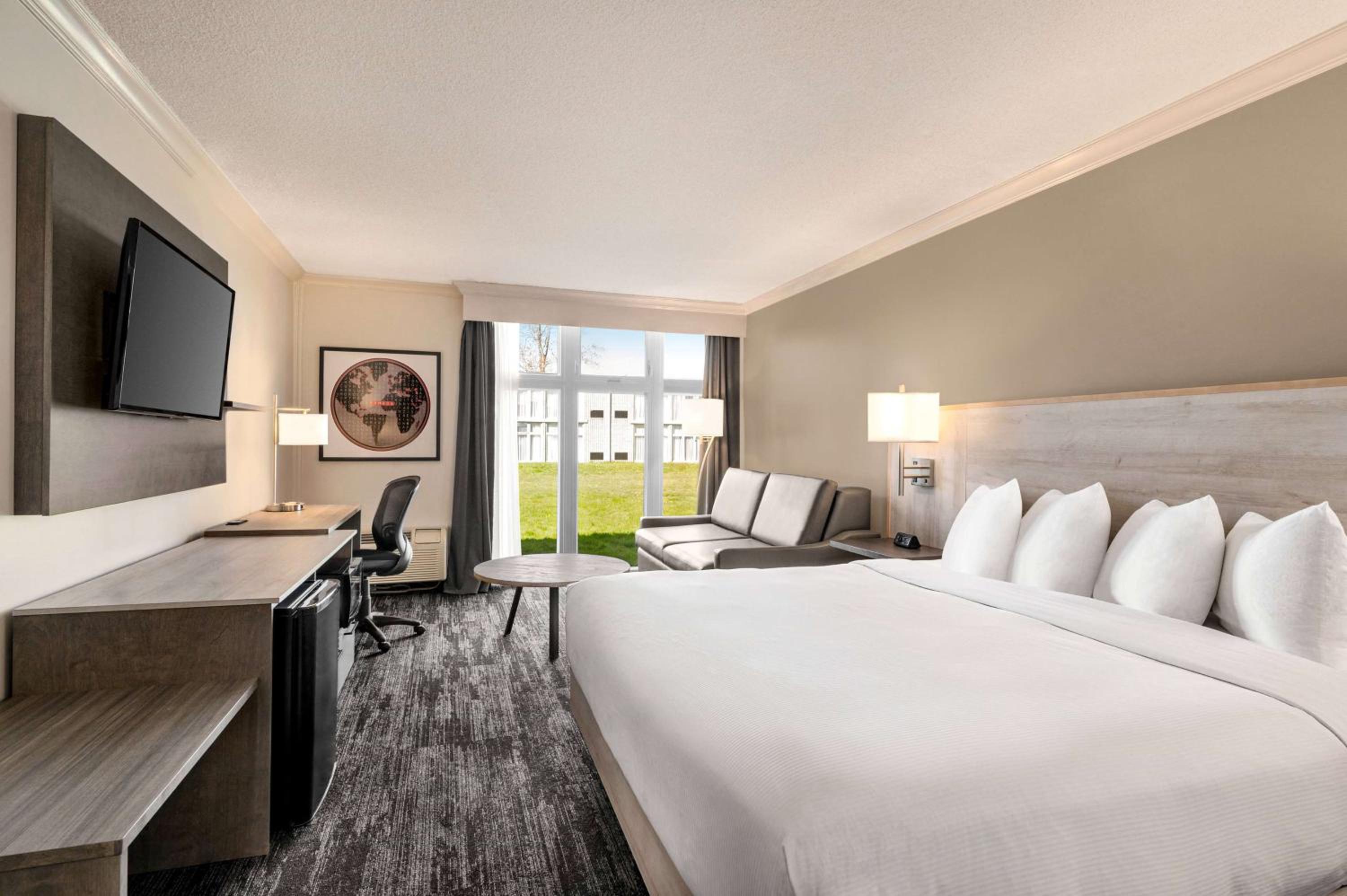 Queen Room - Mobility Access/Non-Smoking