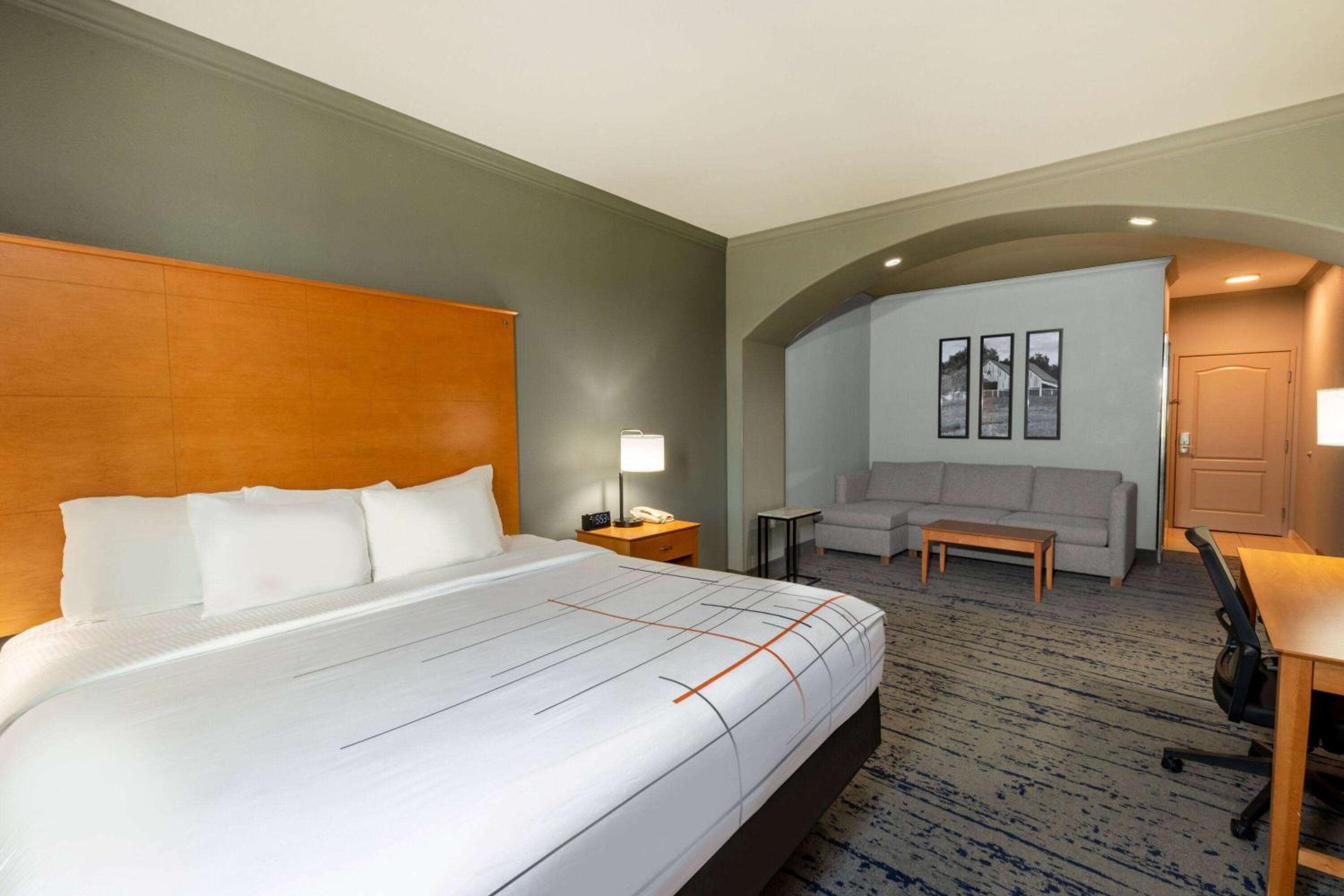 Superior King Room - Non-Smoking - Photo 2