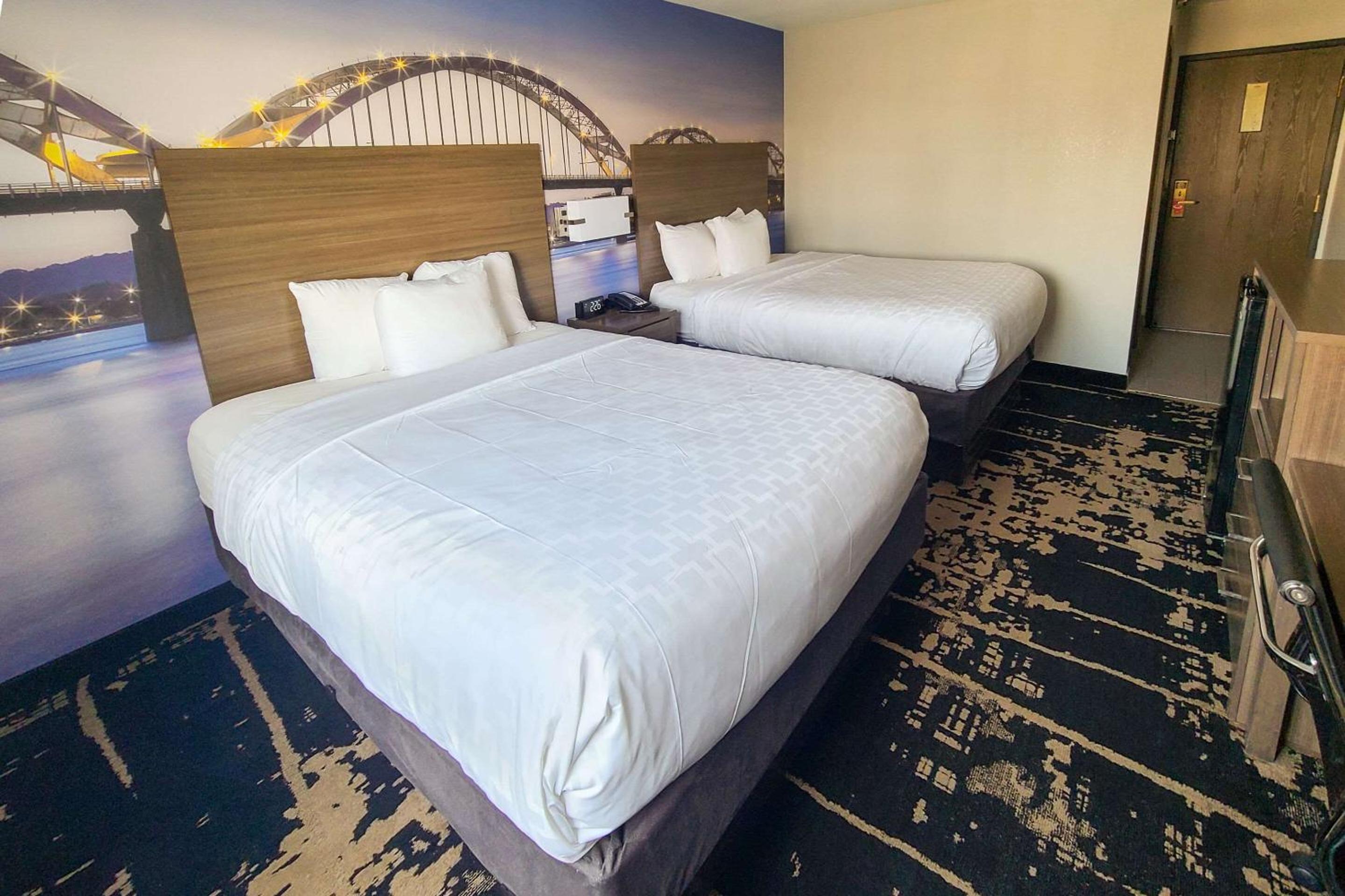 Queen Room with Two Queen Beds - Non-Smoking - Photo 1