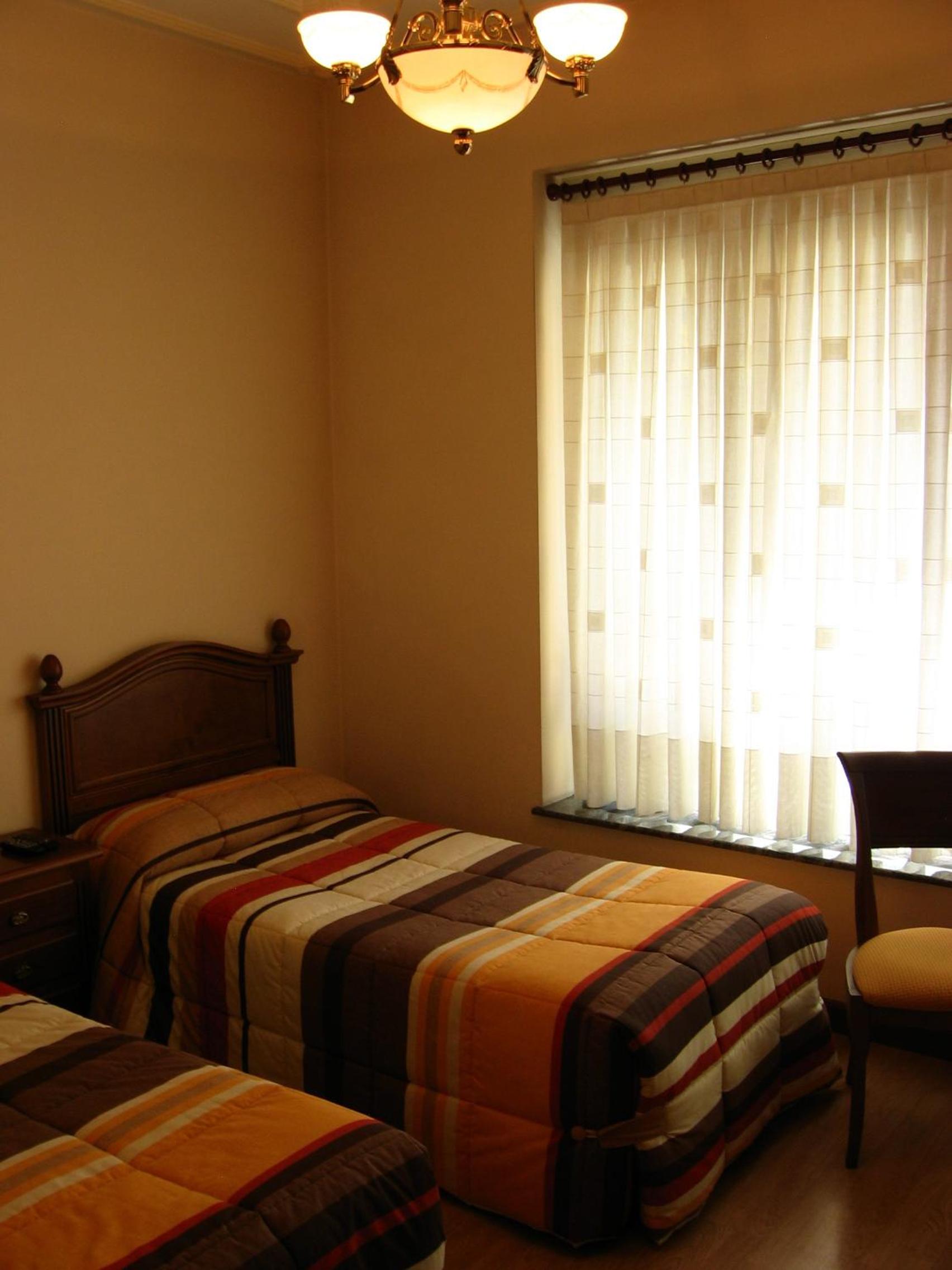 Twin Room - Photo 3