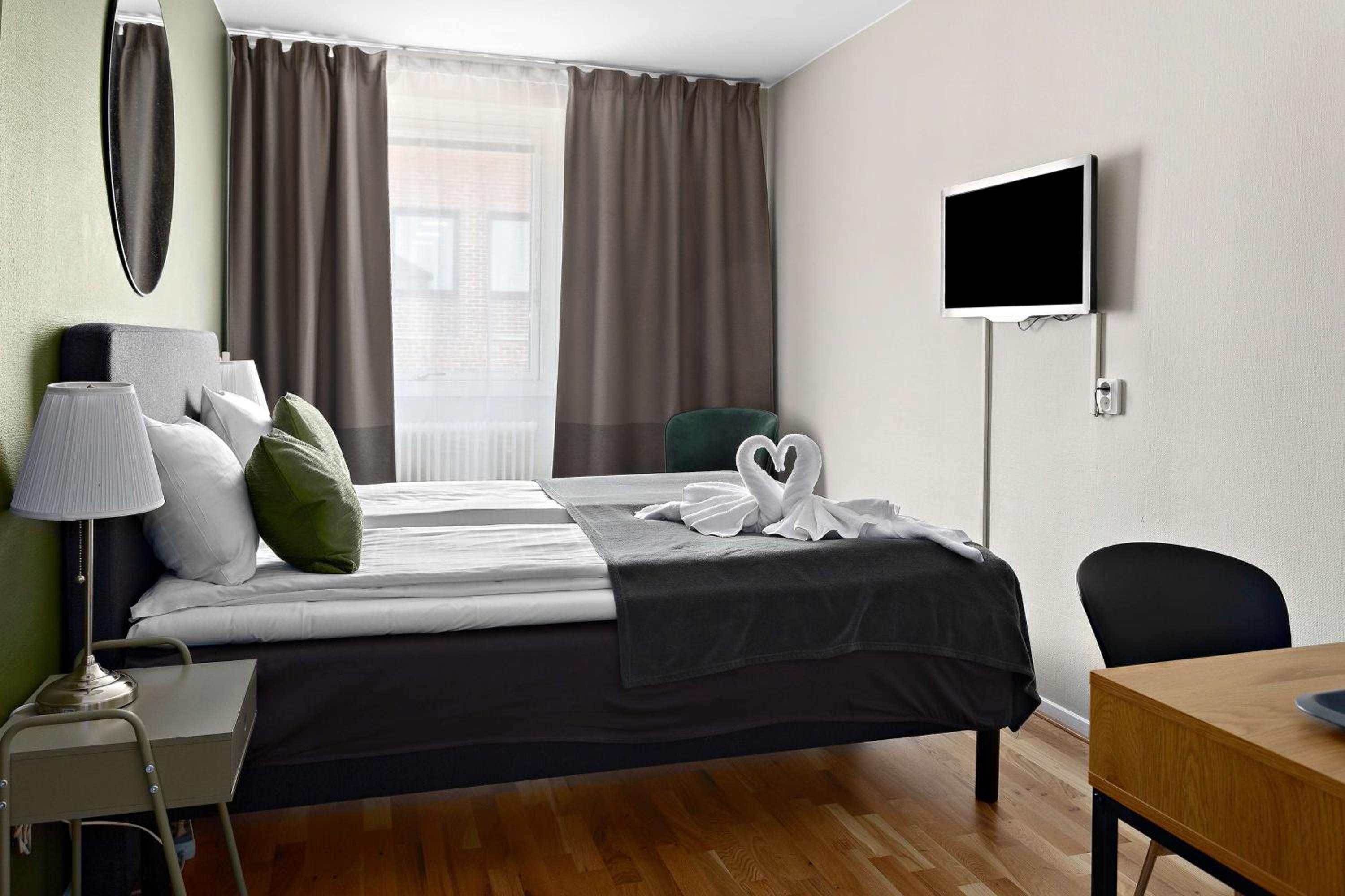 Standard Double Room - Photo 8