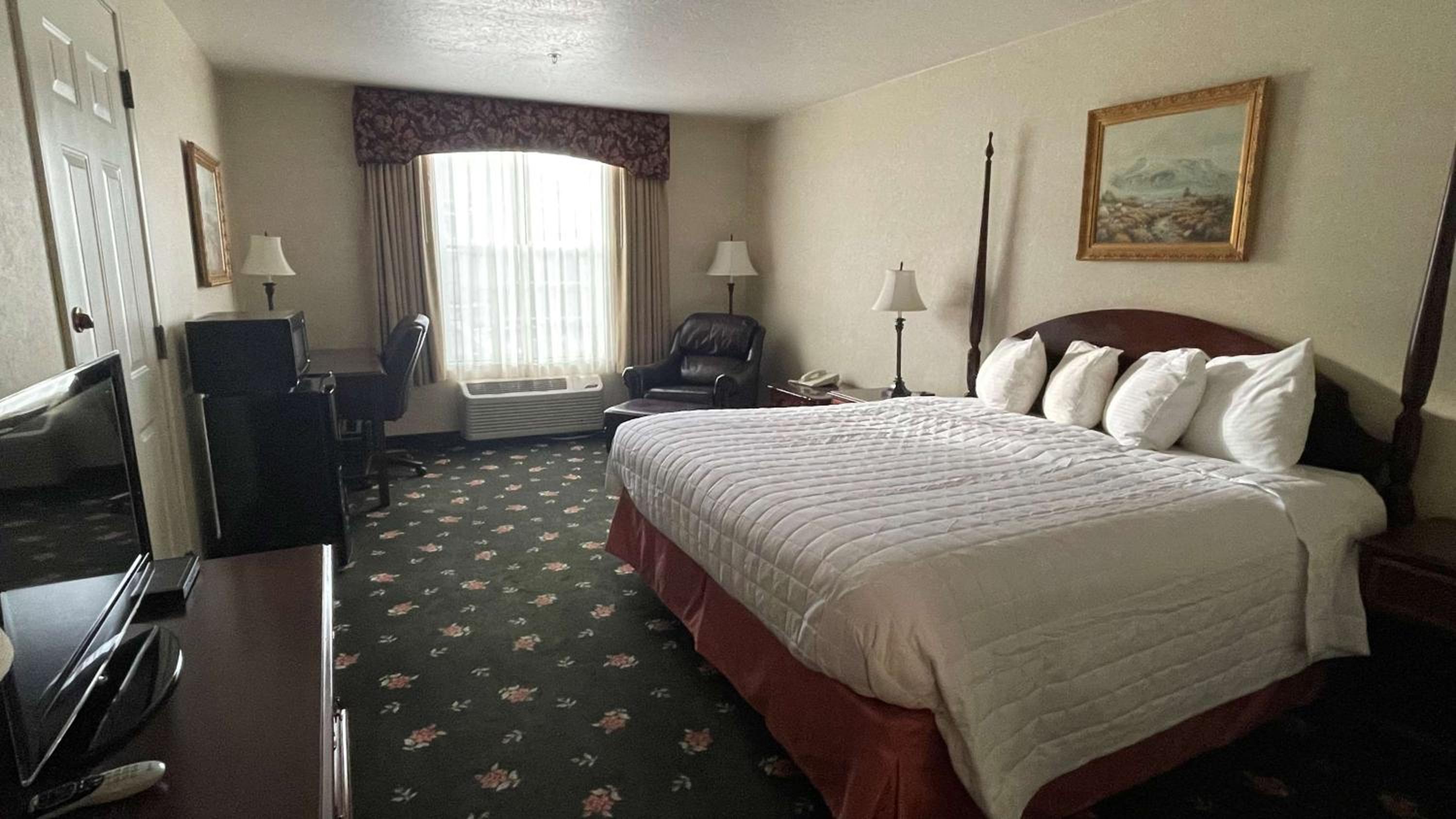 King Room - Non-Smoking photo 3