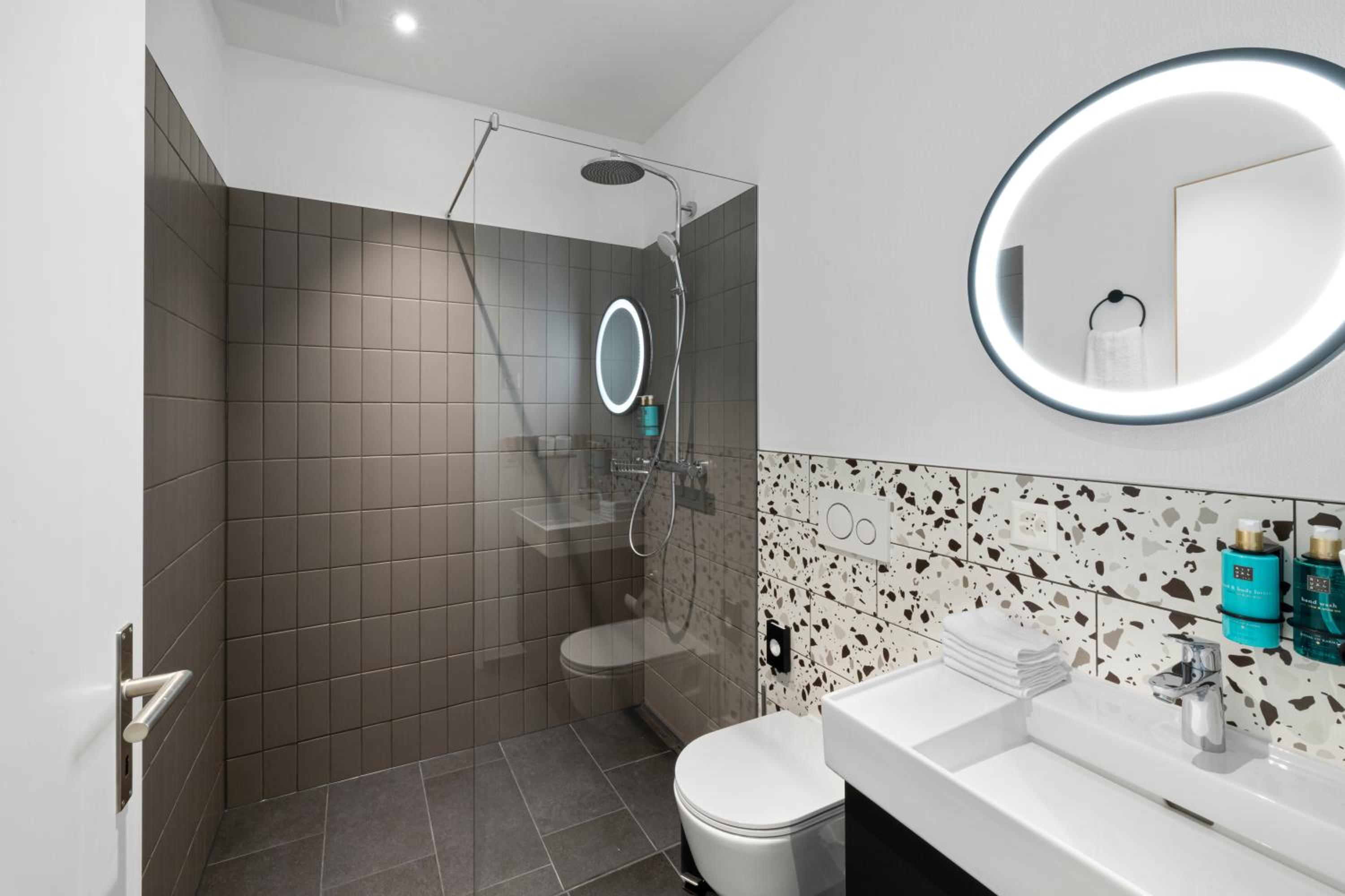 Lifestyle Two-Bedroom Apartment with Balcony - Photo 7