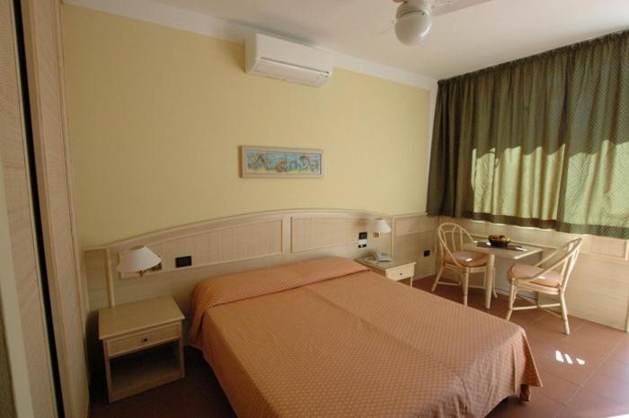 Superior Double or Twin Room - Sea Front photo 2