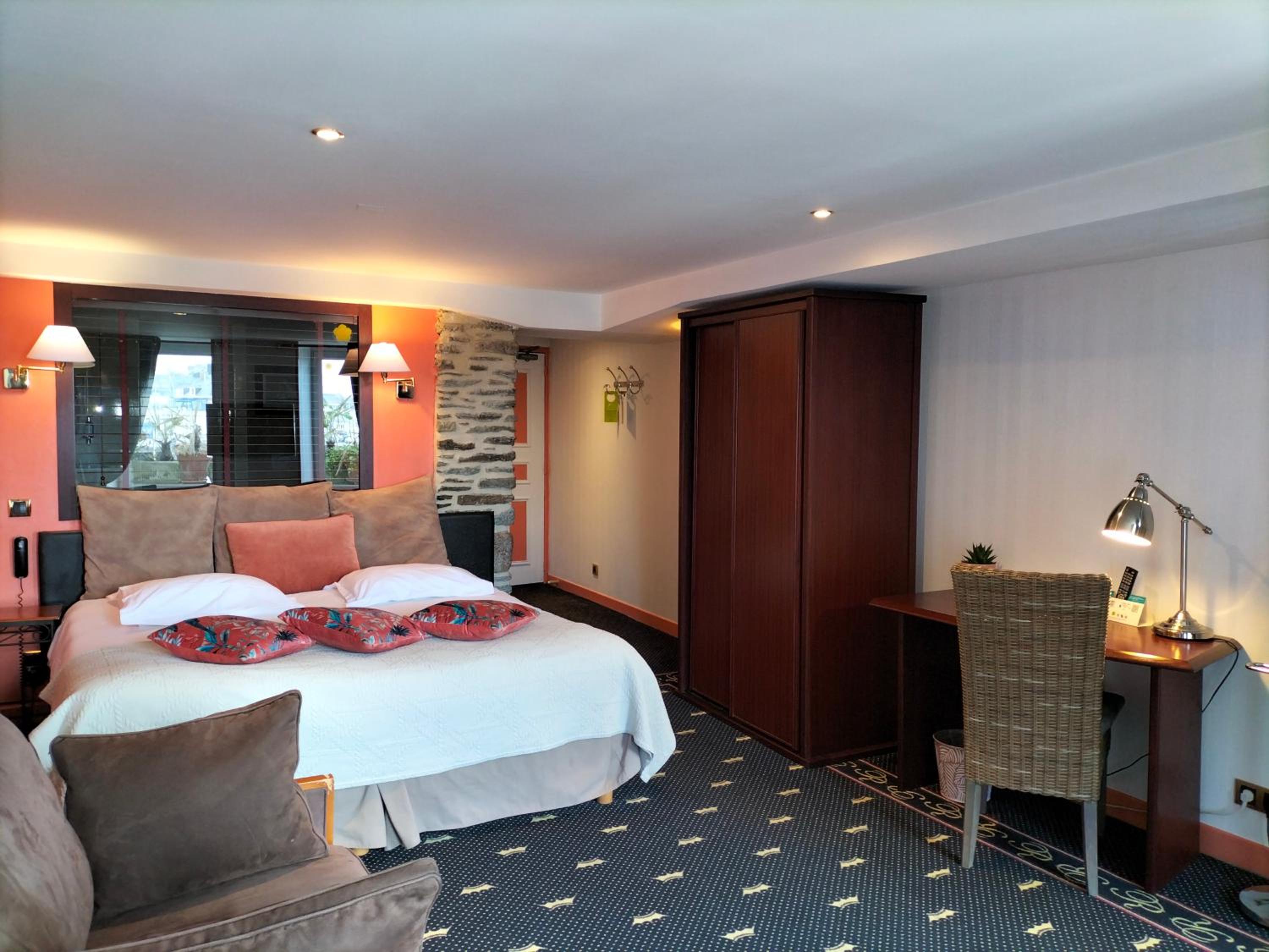 Superior Double or Twin Room with Harbor View - Photo 1