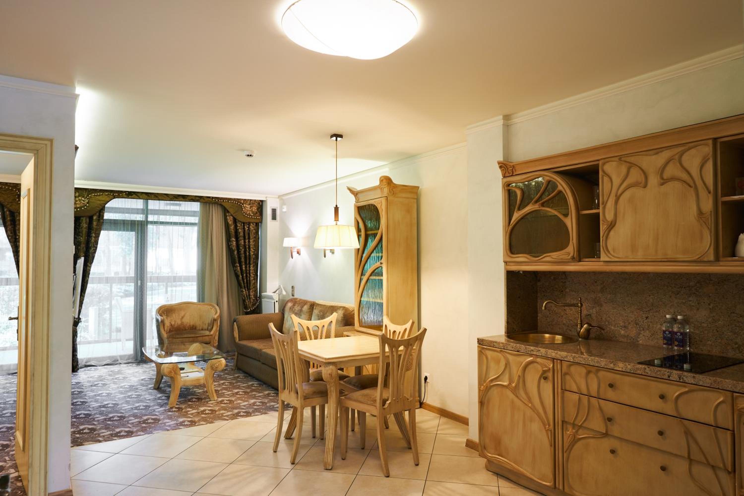 Deluxe One-Bedroom Apartment with Spa Access - Photo 13