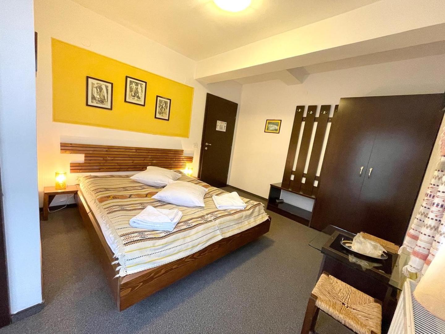 Queen Room with Balcony - Photo 1