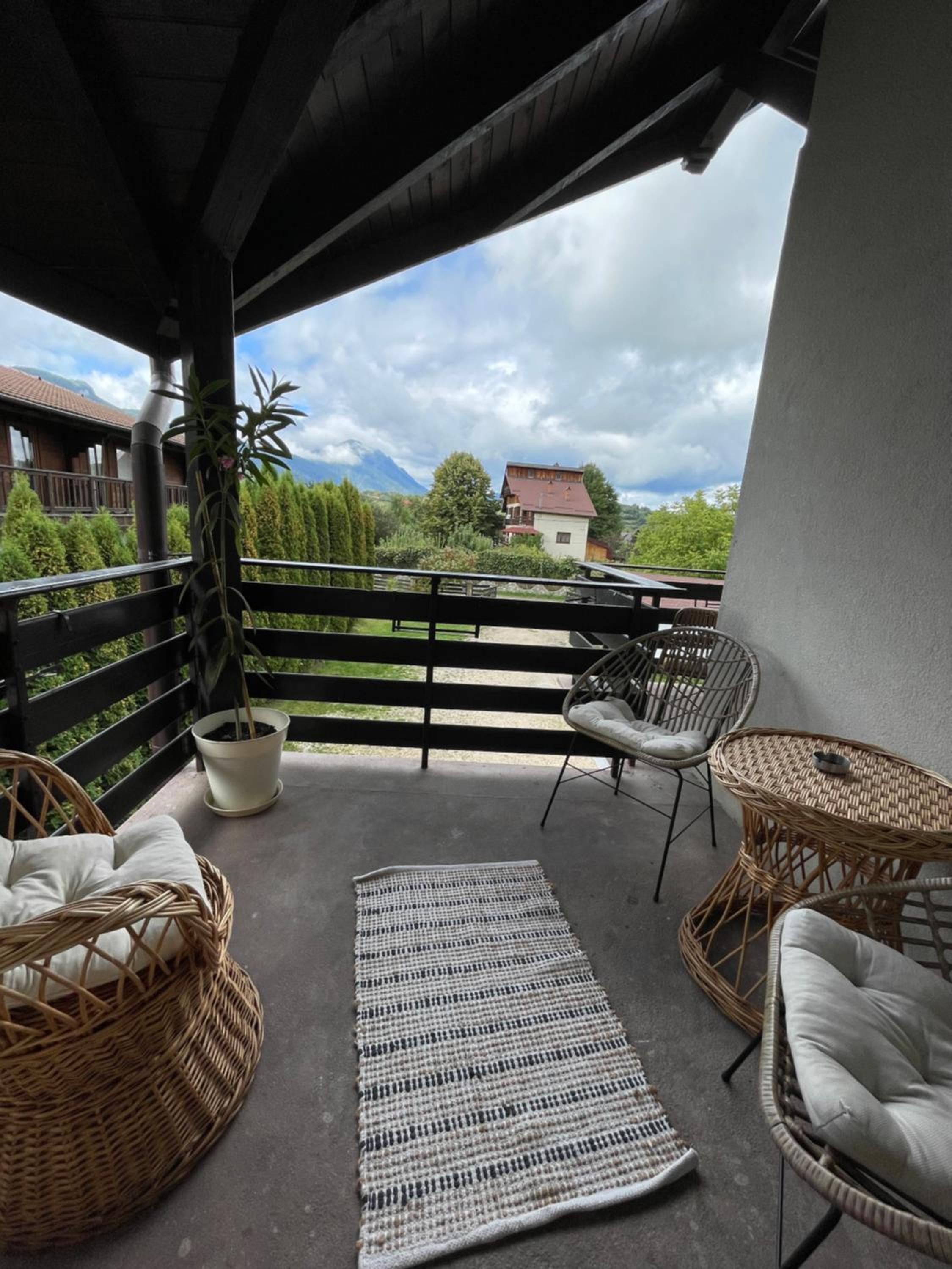 Queen Room with Balcony - Photo 3