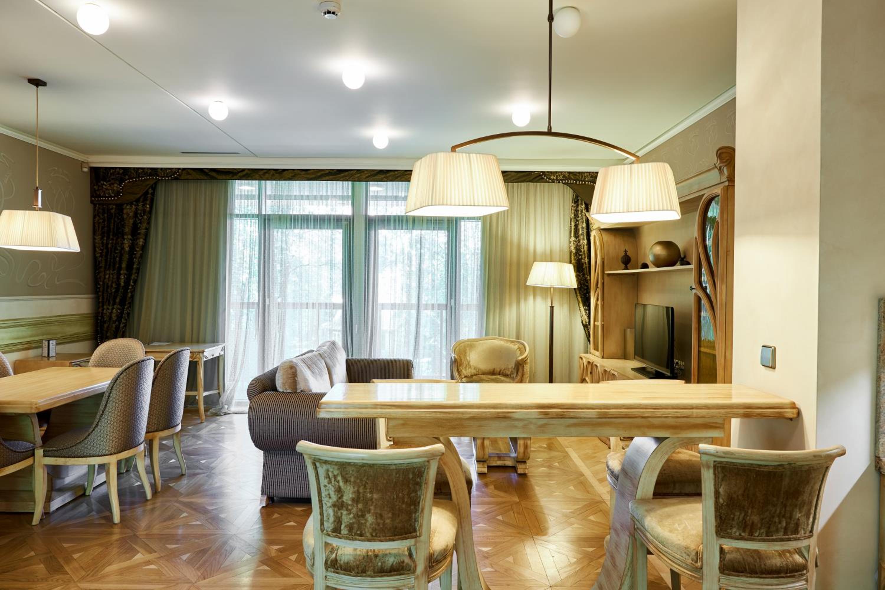 Deluxe Two-Bedroom Apartment with Spa Access - Photo 19