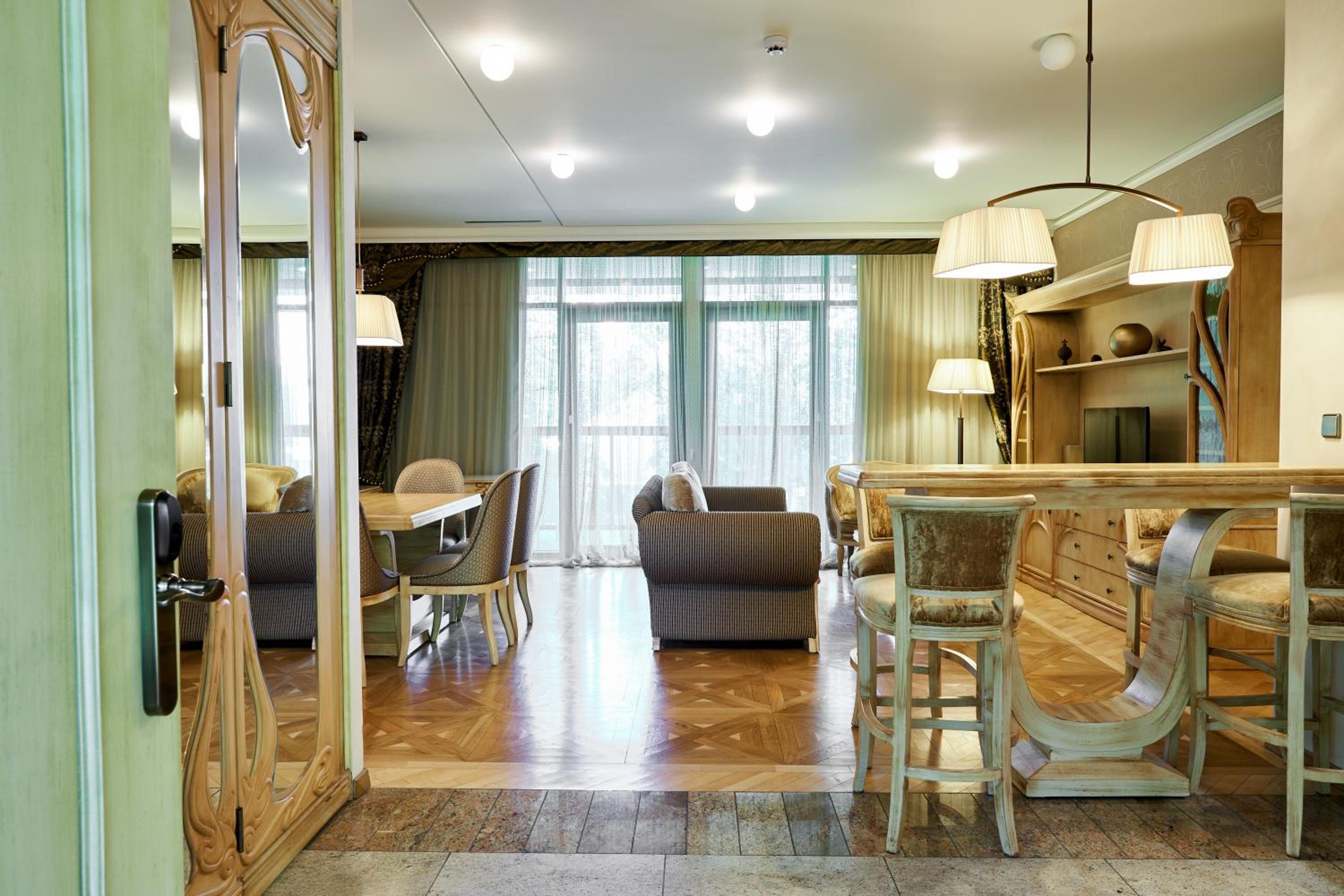 Deluxe Two-Bedroom Apartment with Spa Access - Photo 18