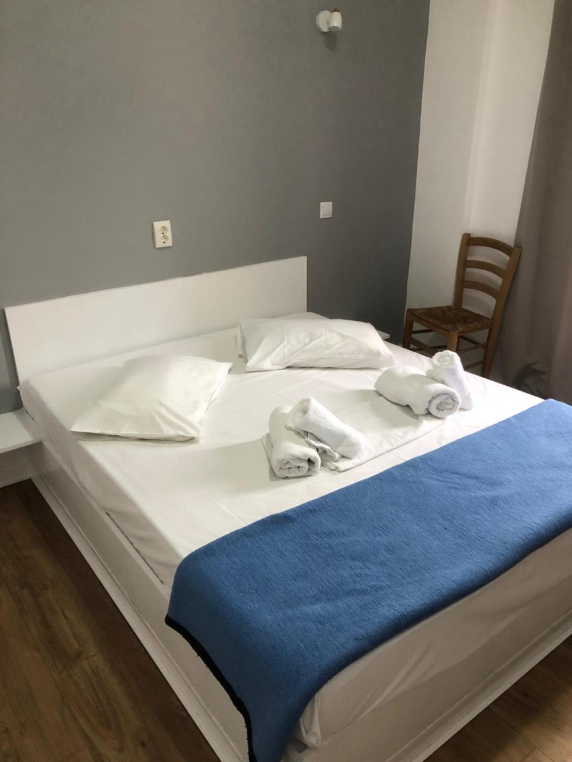 Double or Twin Room with Shared Bathroom photo 1