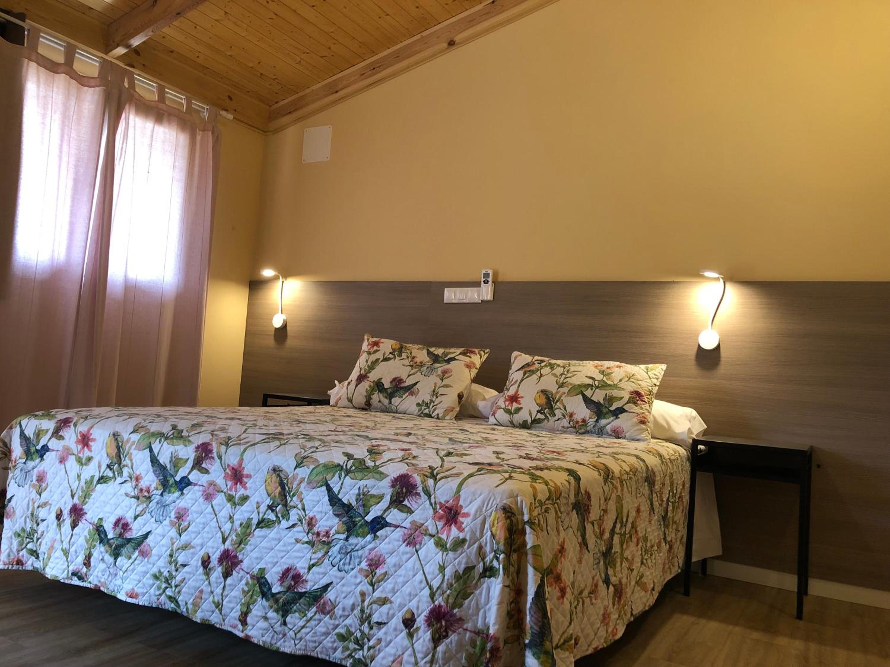 Standard Queen Room photo 2