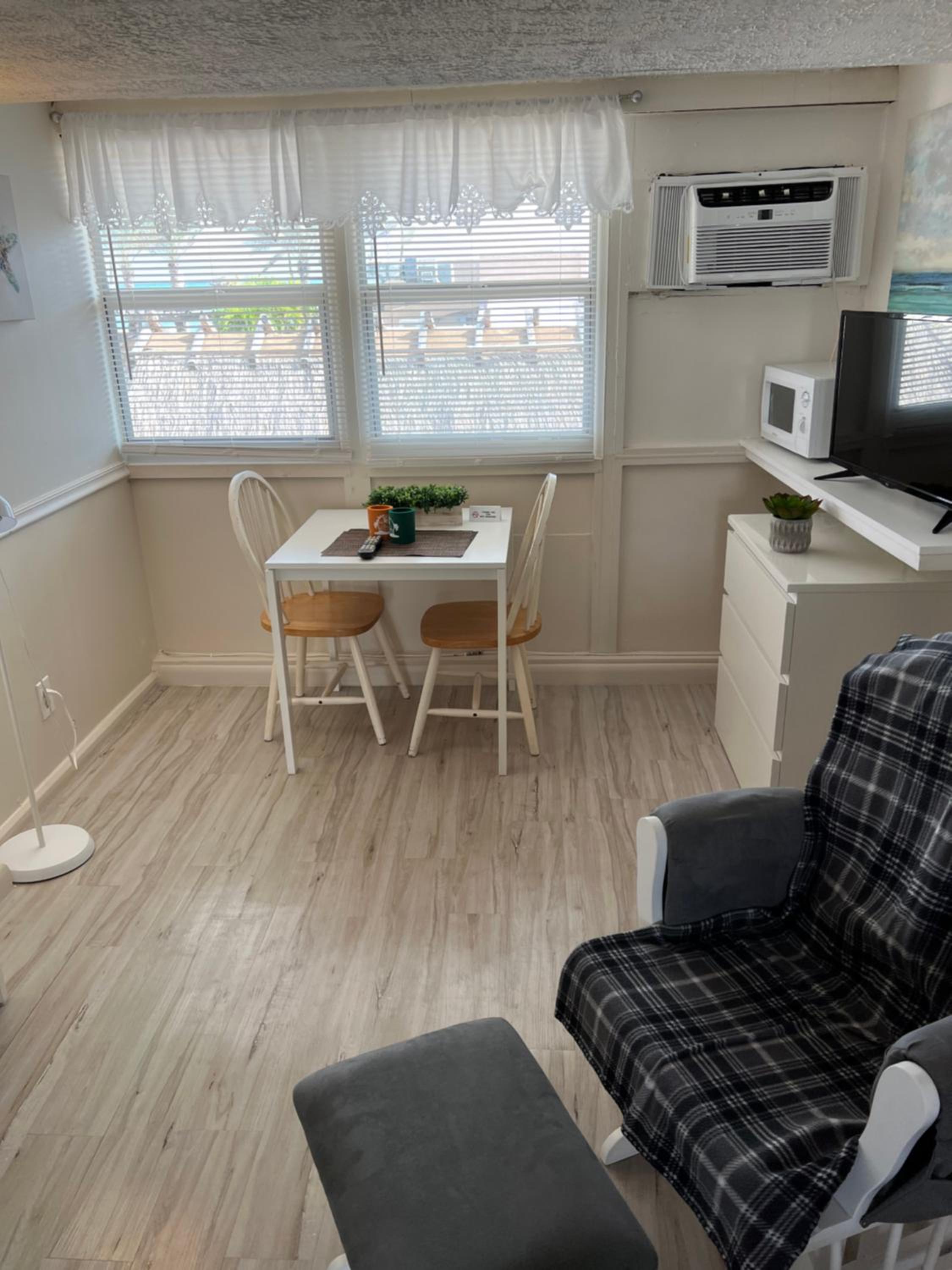 Deluxe Studio