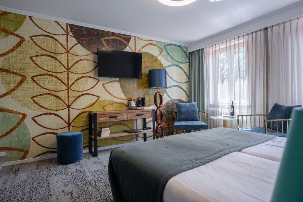Cool Village Side Room photo 2