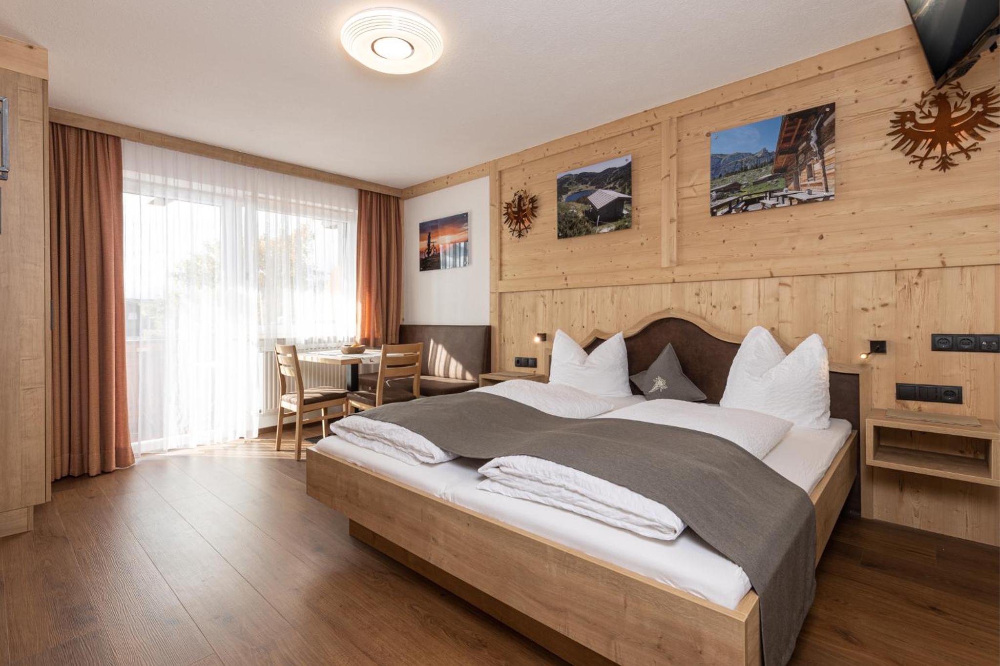 Apartment with Mountain View