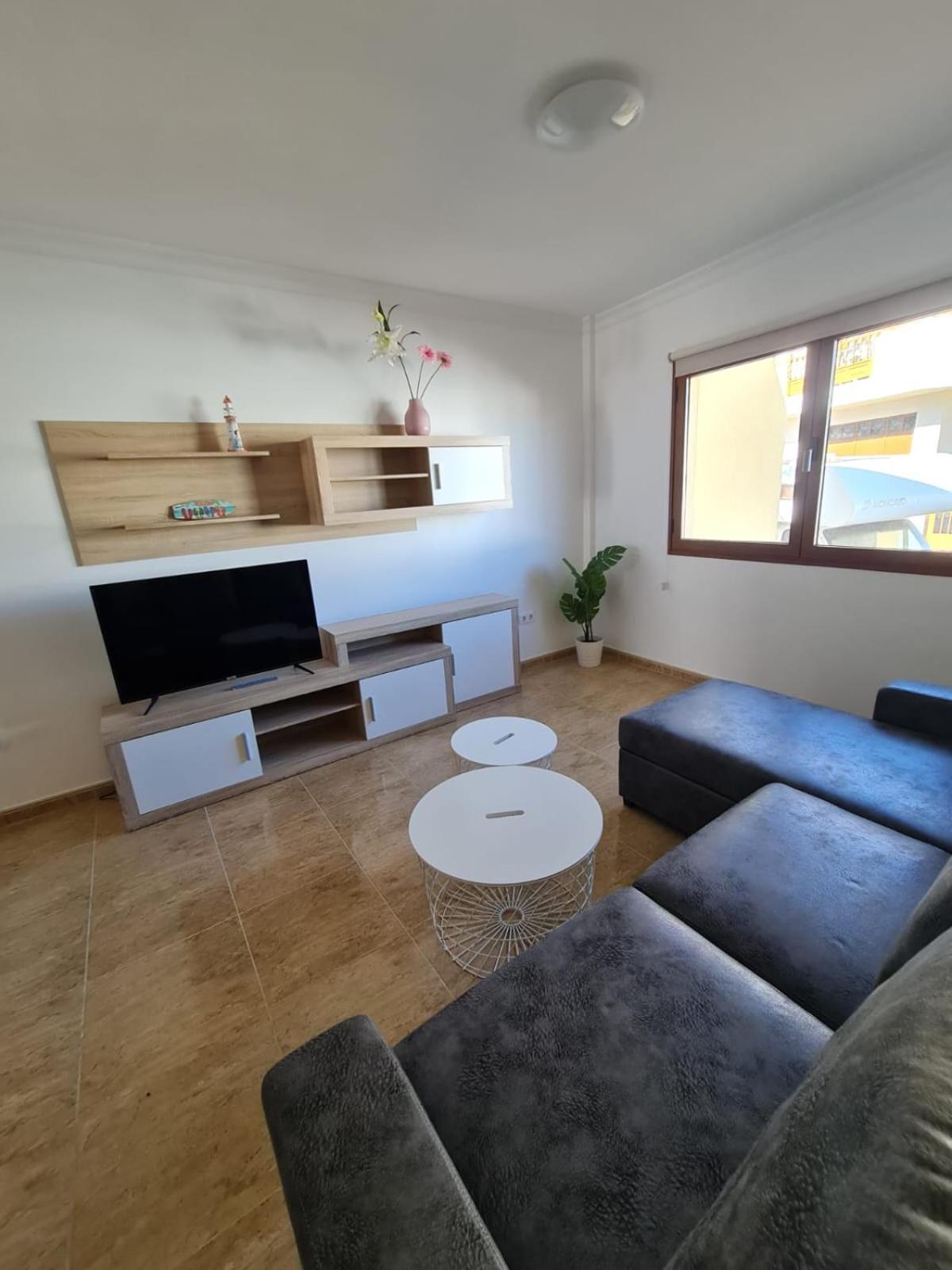 Apartamento de Dos Habitaciones en Planta Baja con Terraza
