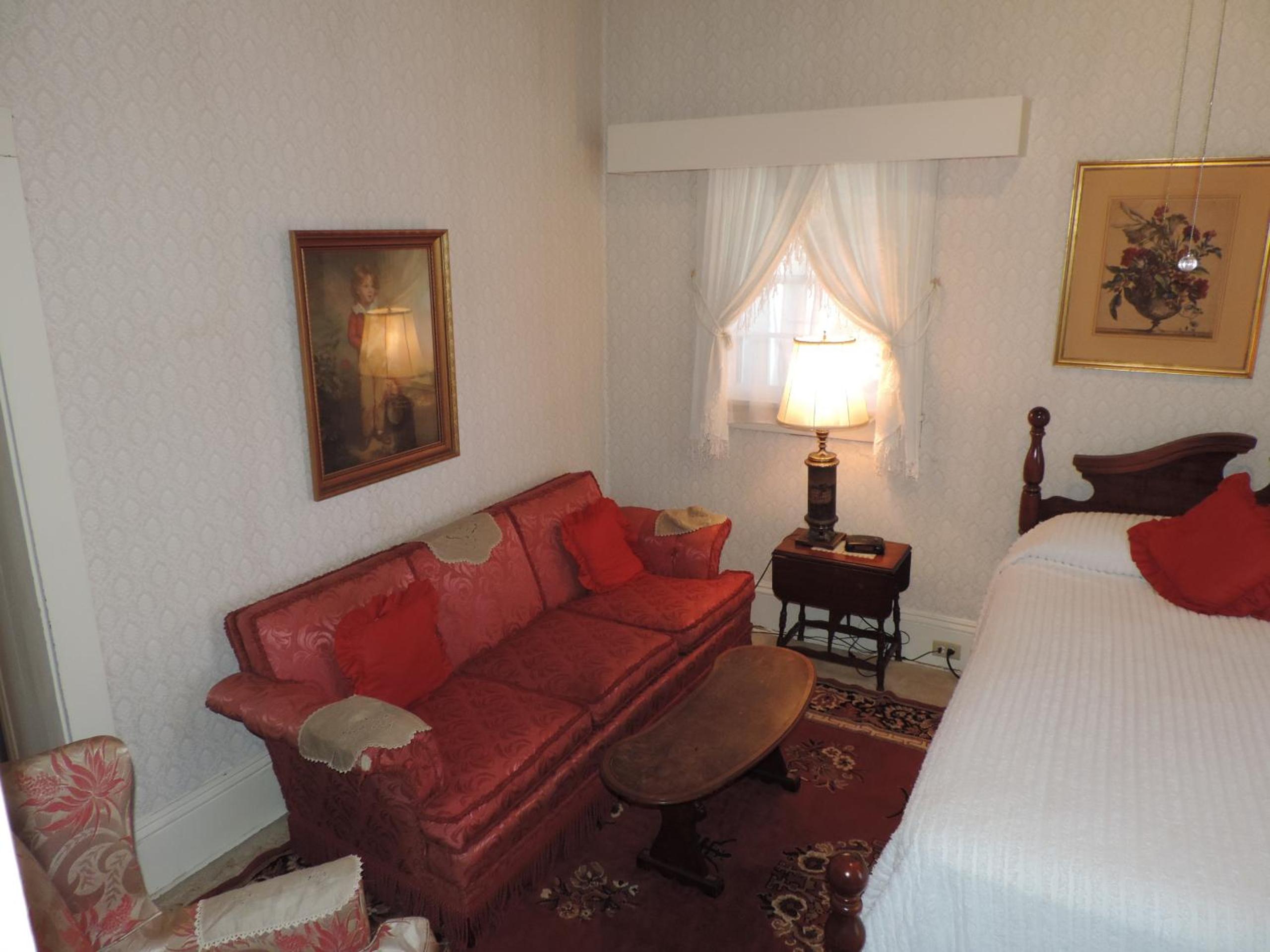 Standard Queen Room photo 3