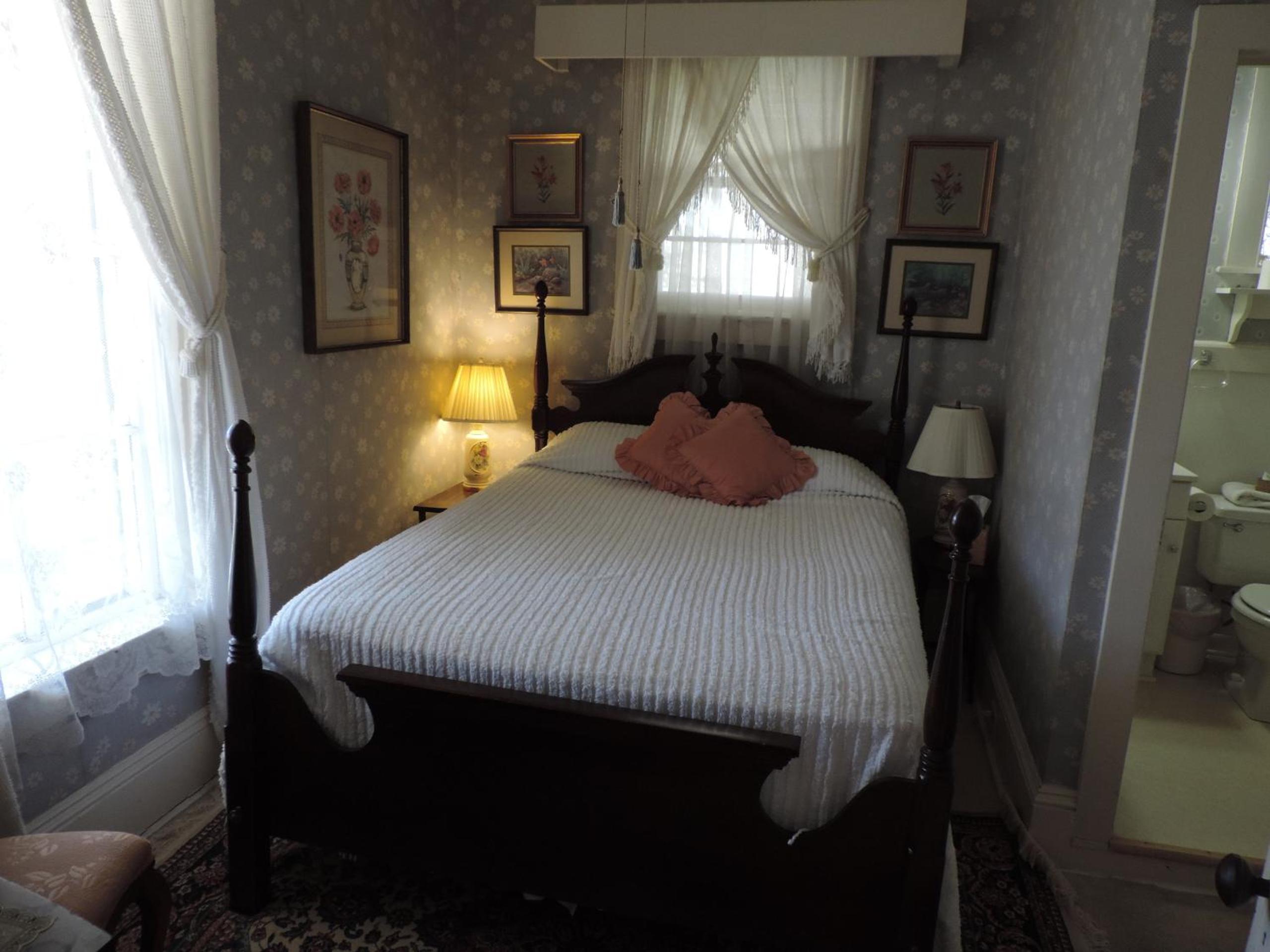 Standard Double Room photo 3