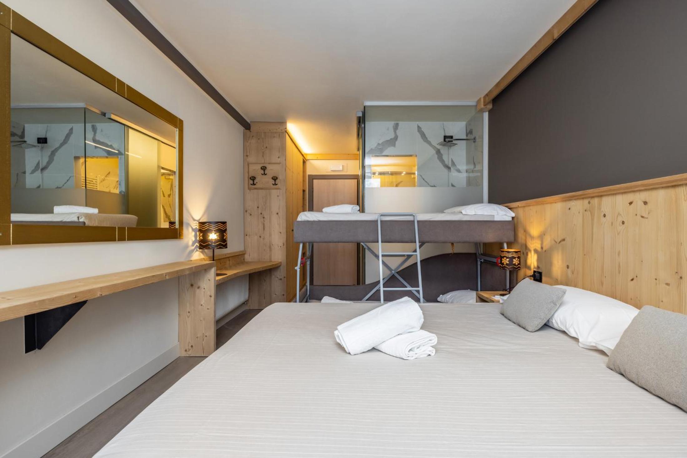 Quadruple Room - Photo 1