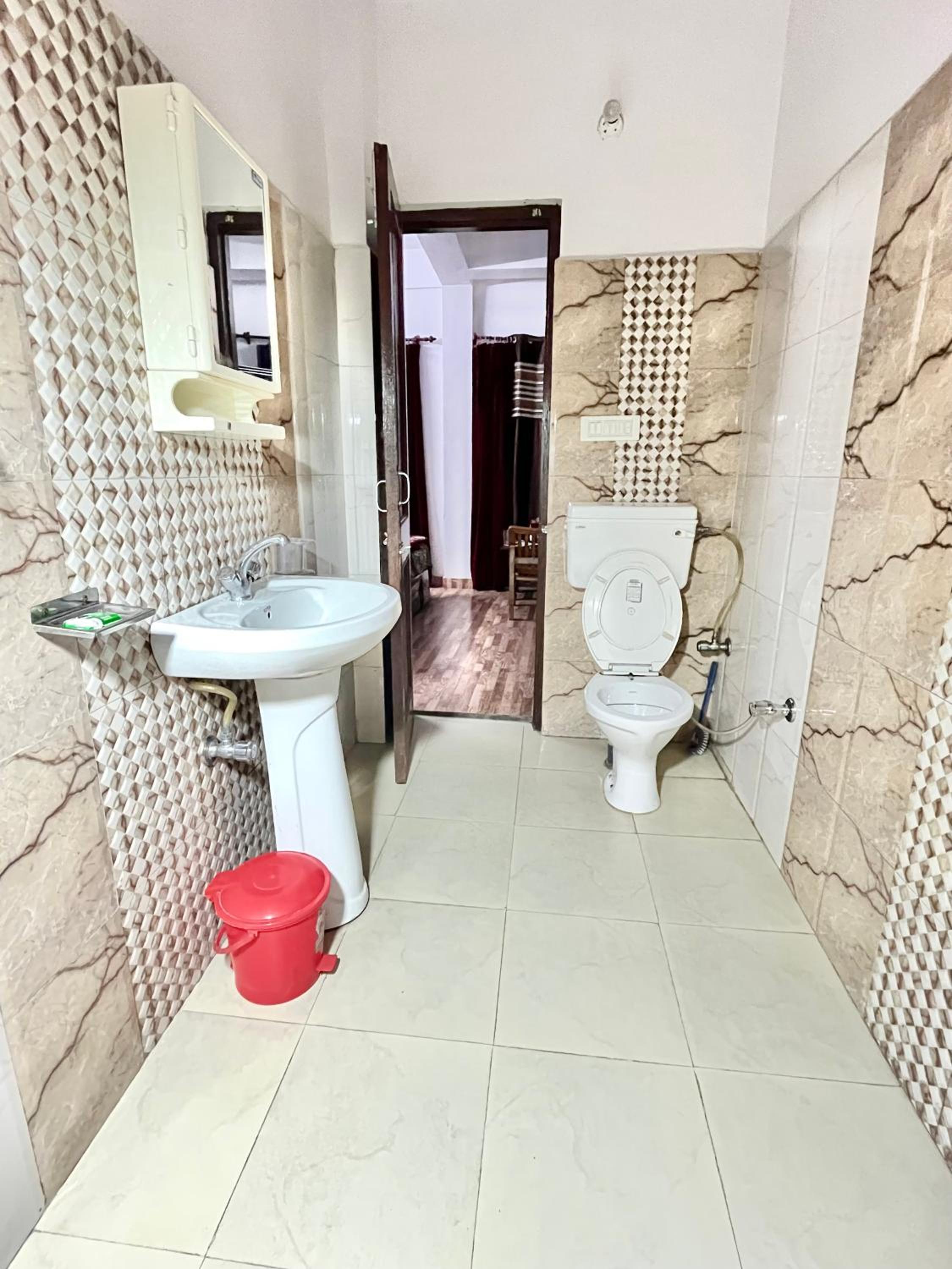 Deluxe Double Room with Balcony photo 2