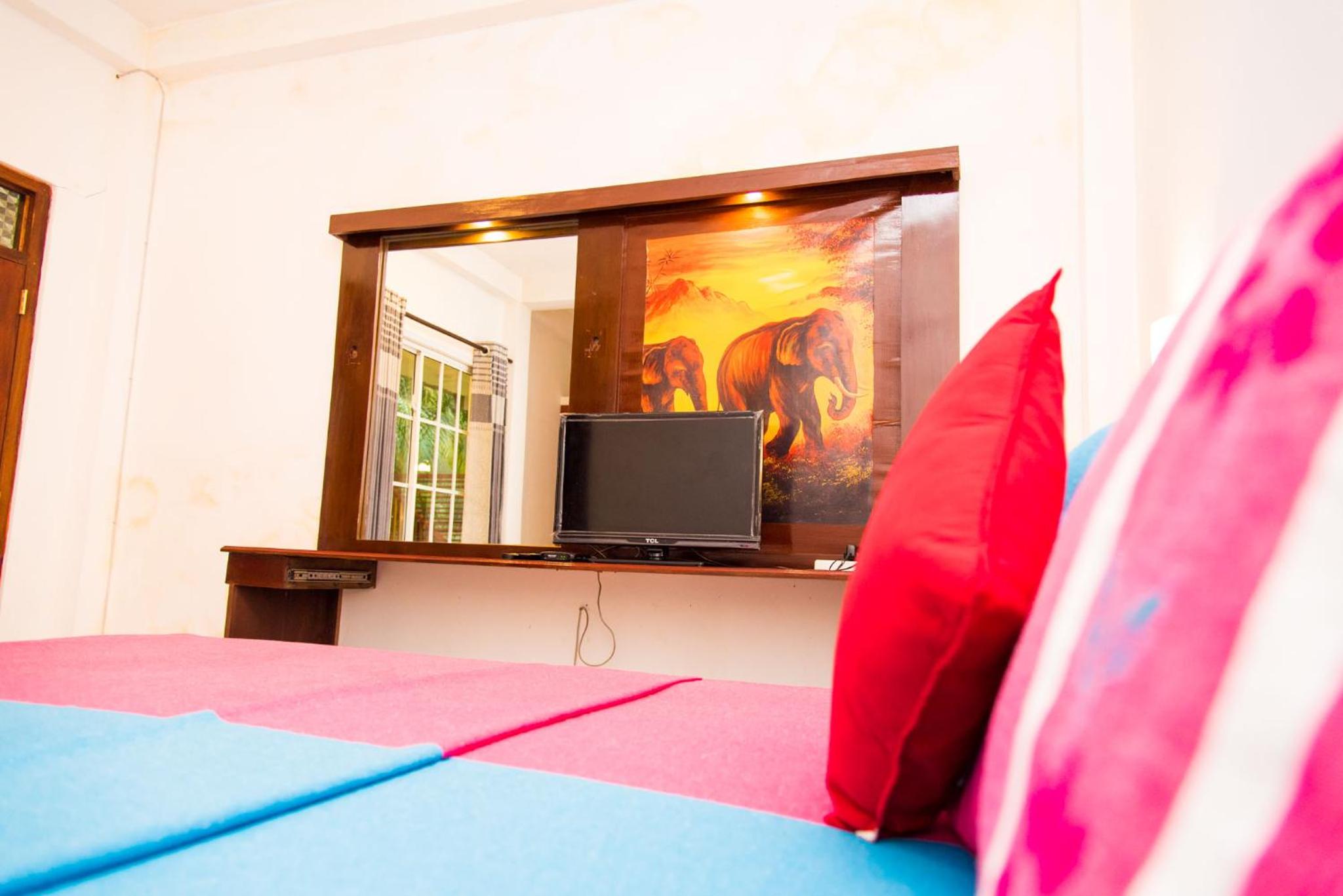 Deluxe Double Room (2 Adults + 1 Child) photo 1