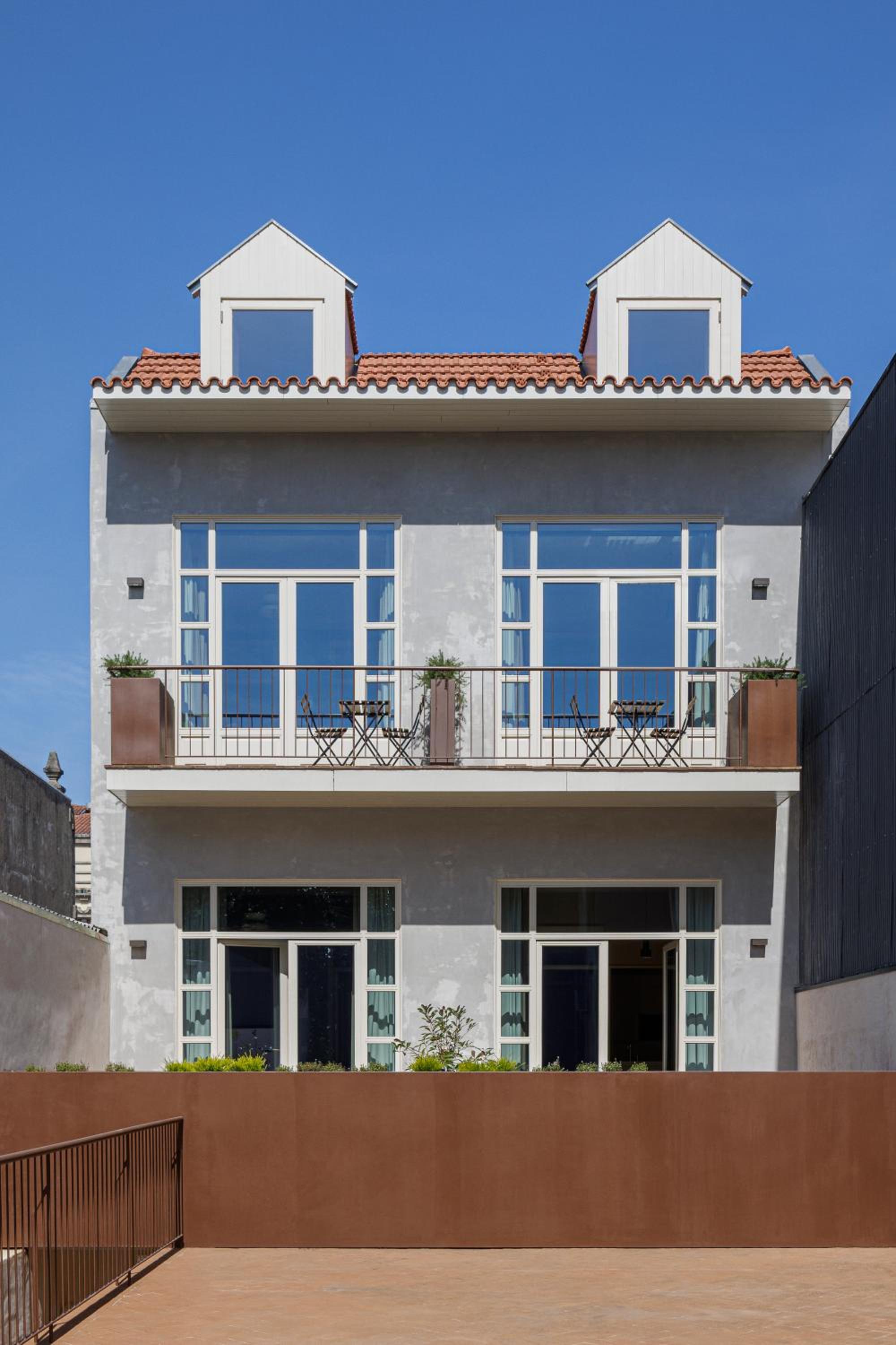 Apartment with Balcony - Photo 34