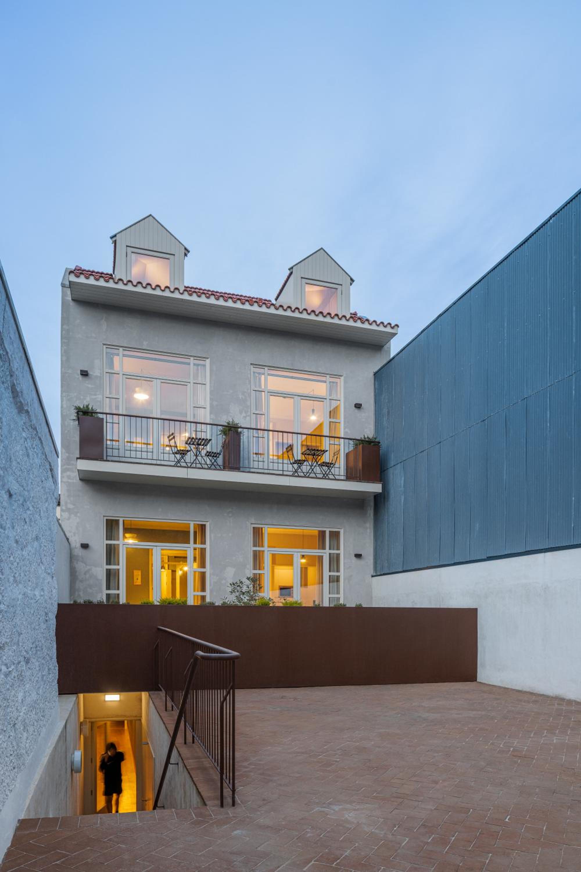 Apartment with Balcony - Photo 31