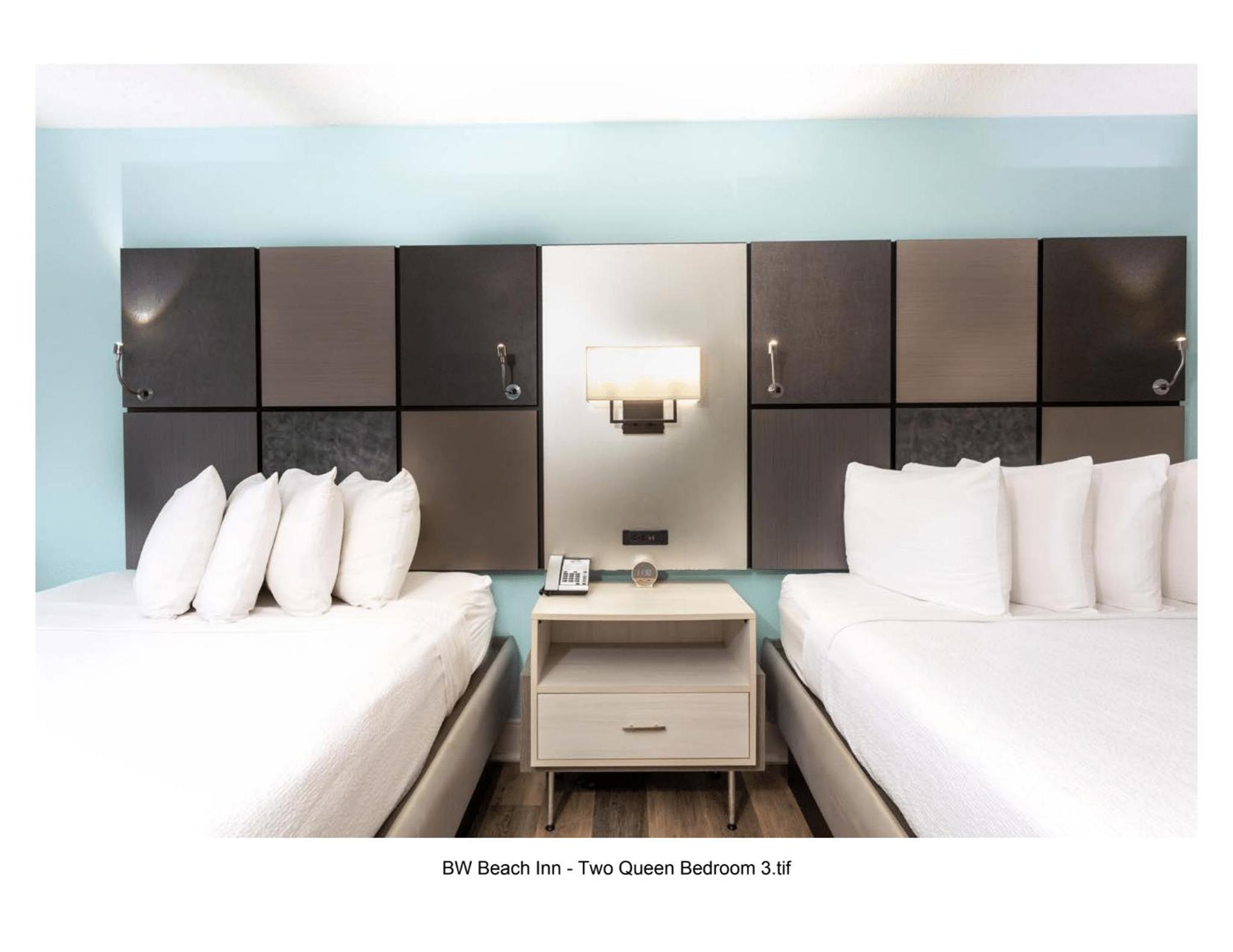 Queen Room with Two Queen Beds - Photo 2