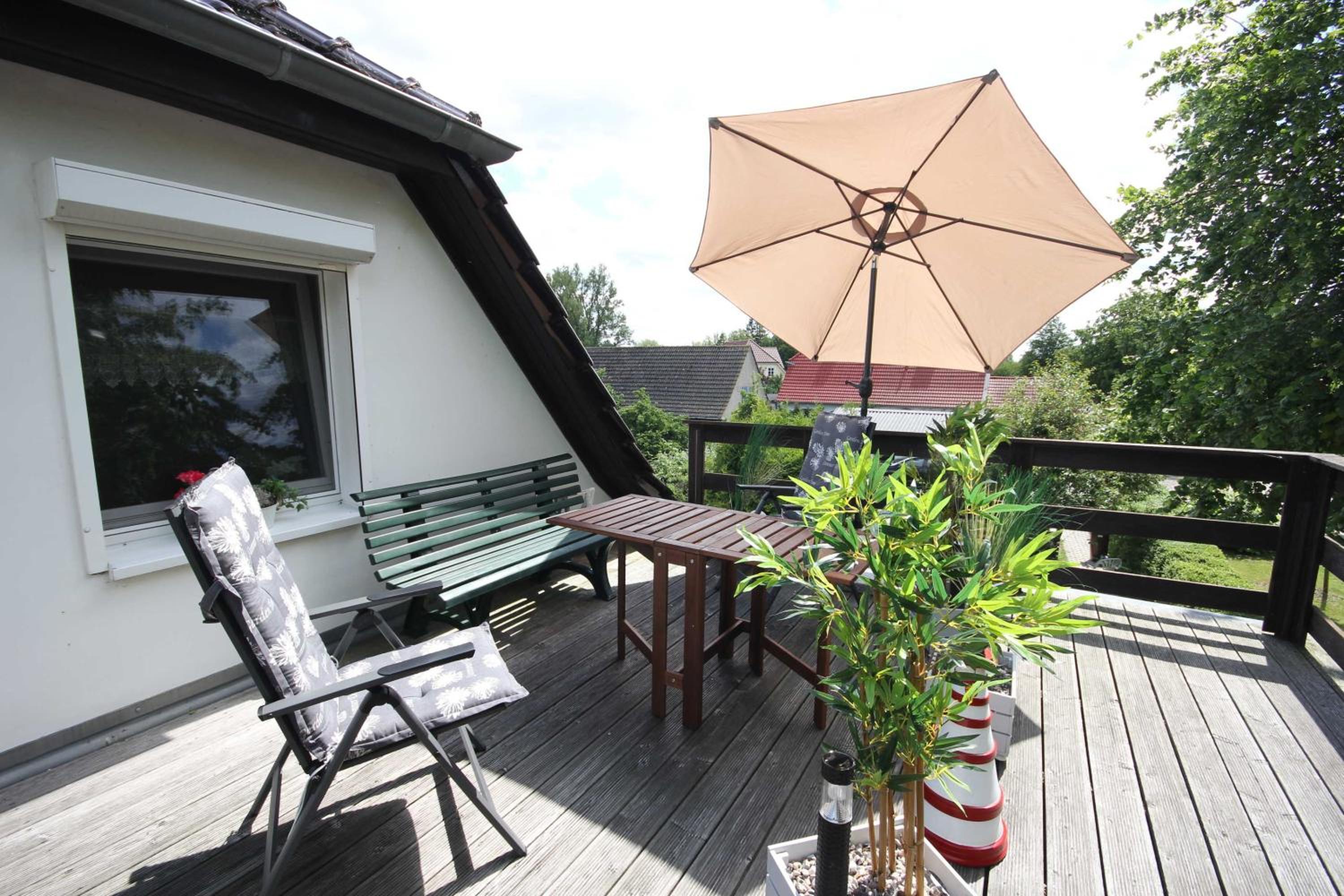 Apartment with Balcony photo 2