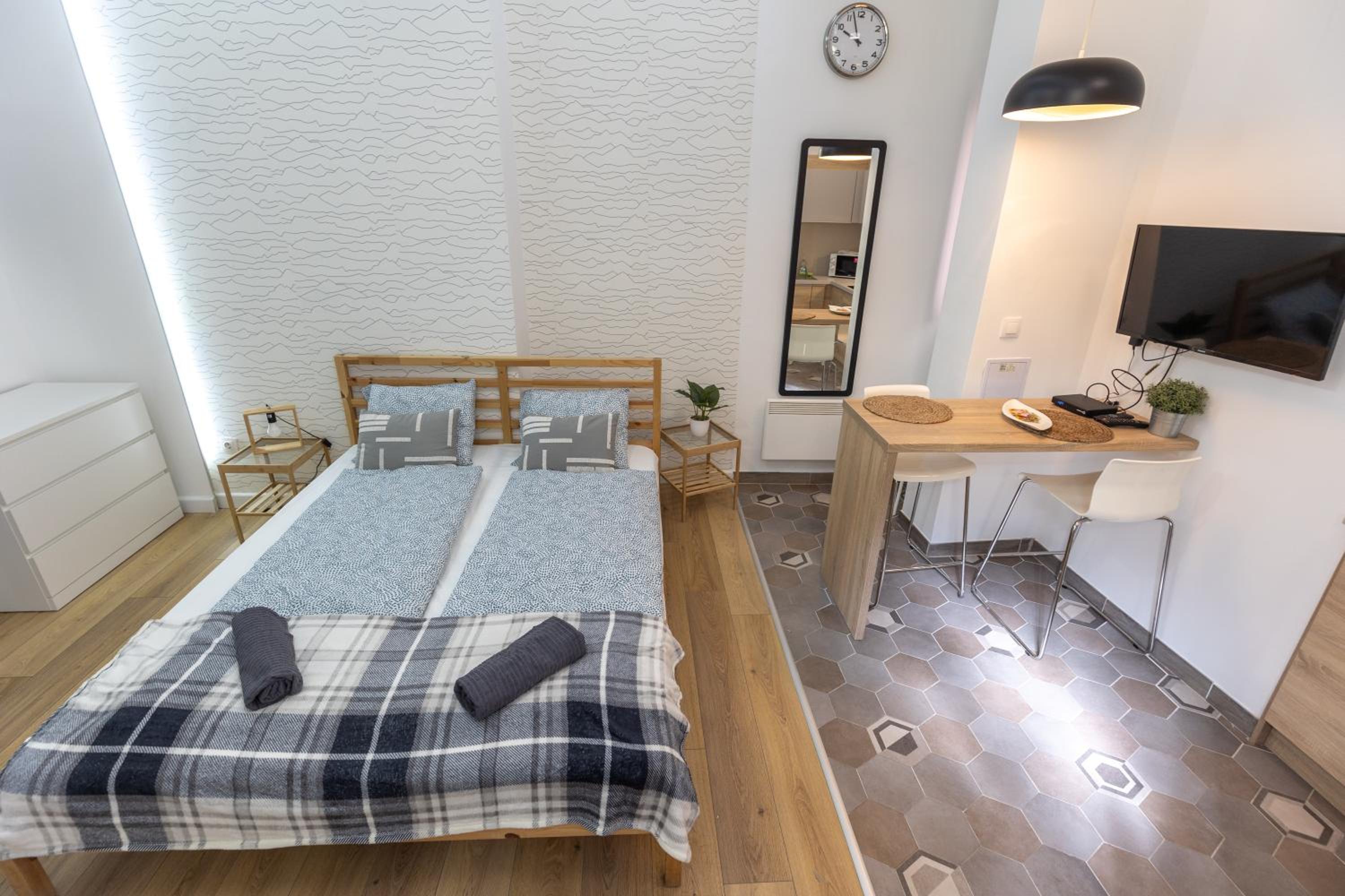One-Bedroom Apartment - Photo 1