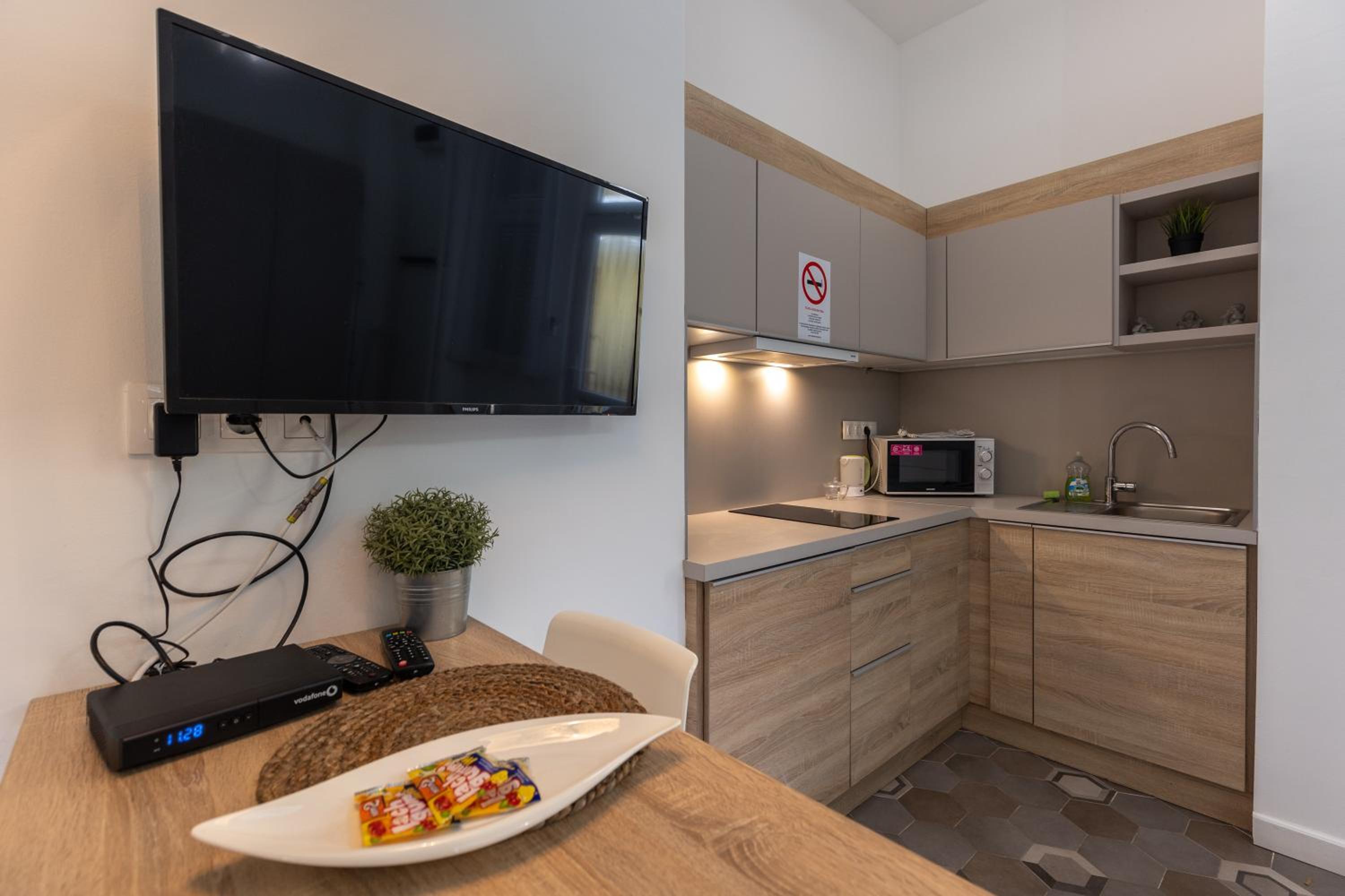 One-Bedroom Apartment - Photo 8