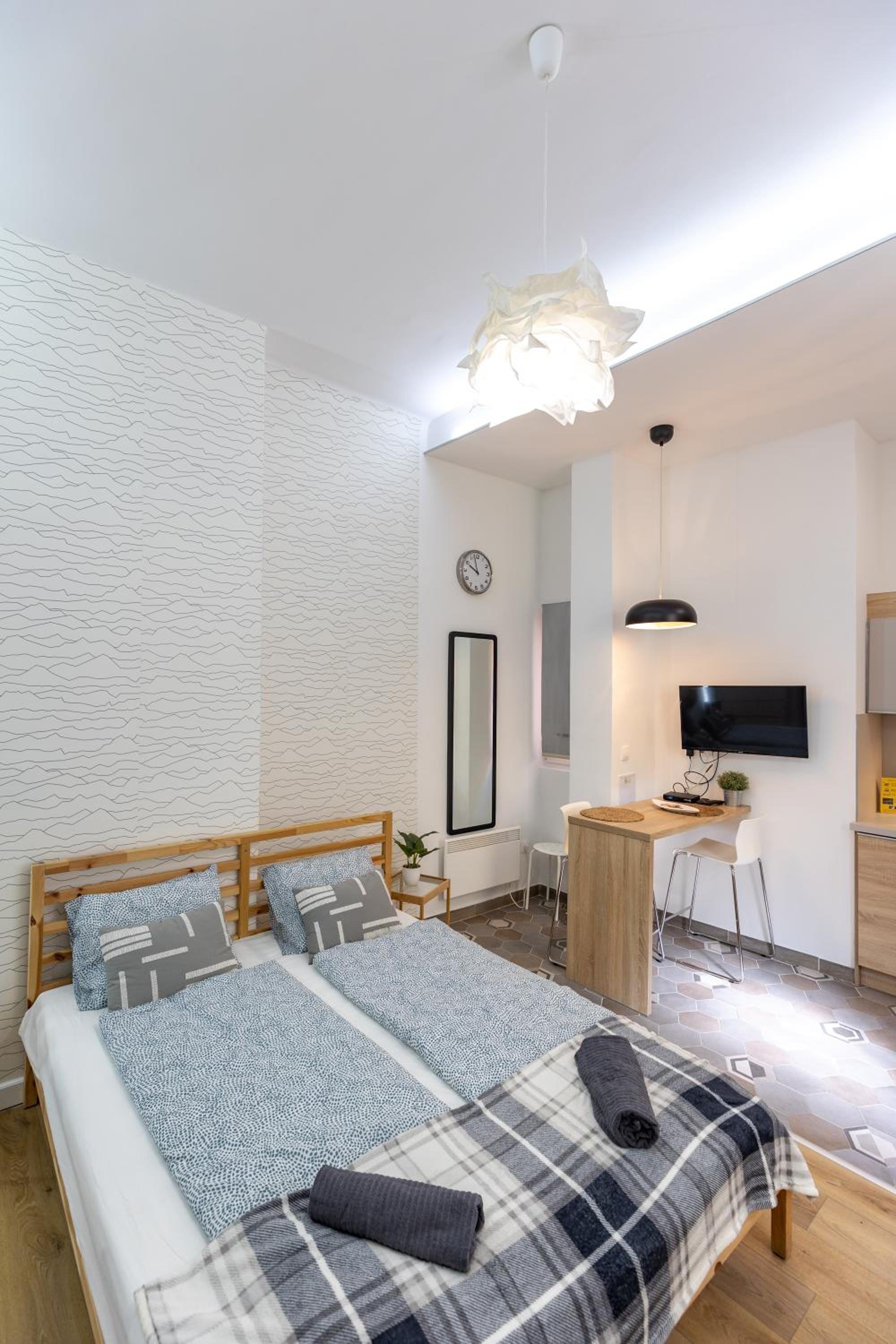 One-Bedroom Apartment - Photo 9