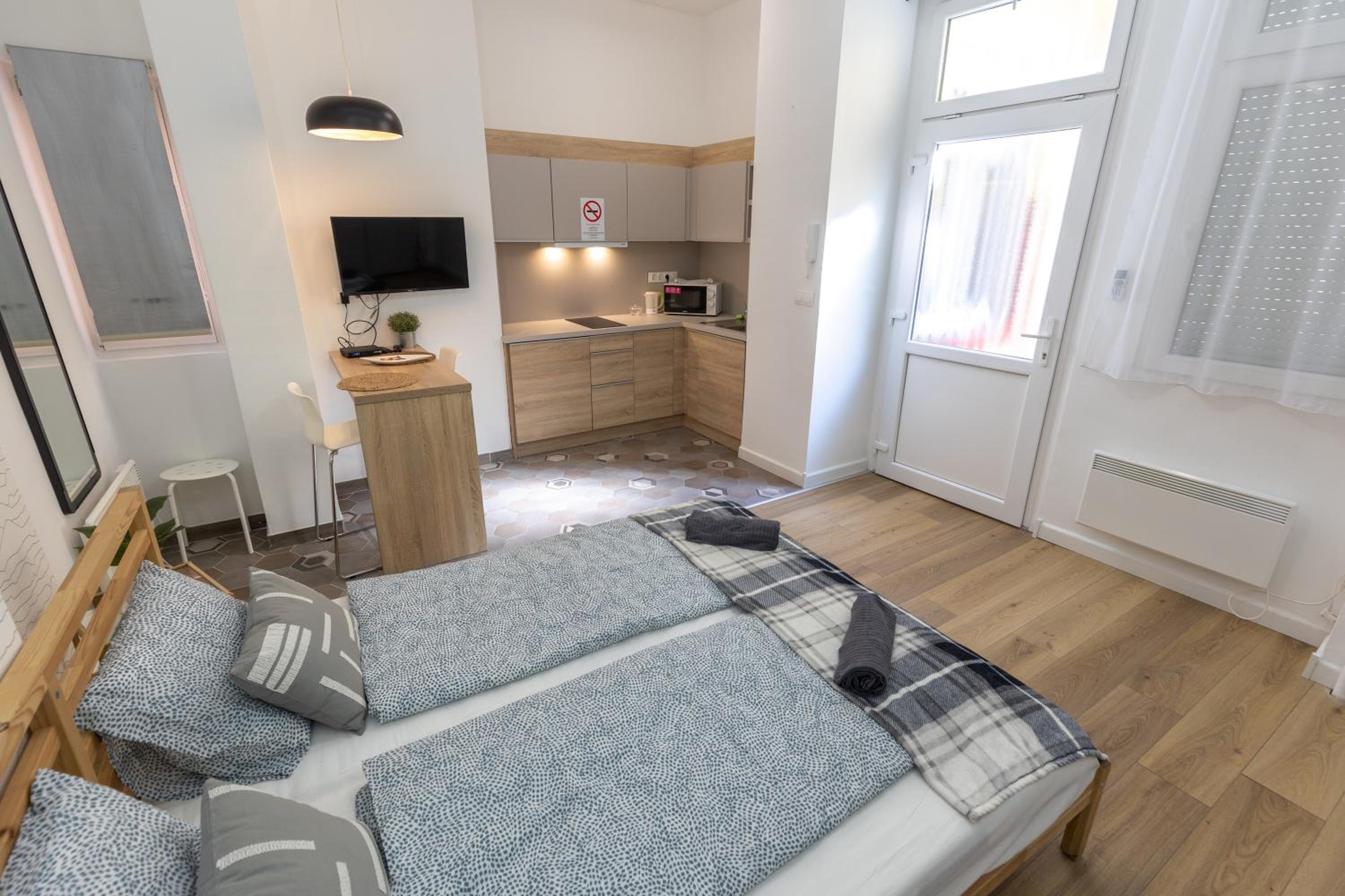 One-Bedroom Apartment - Photo 10