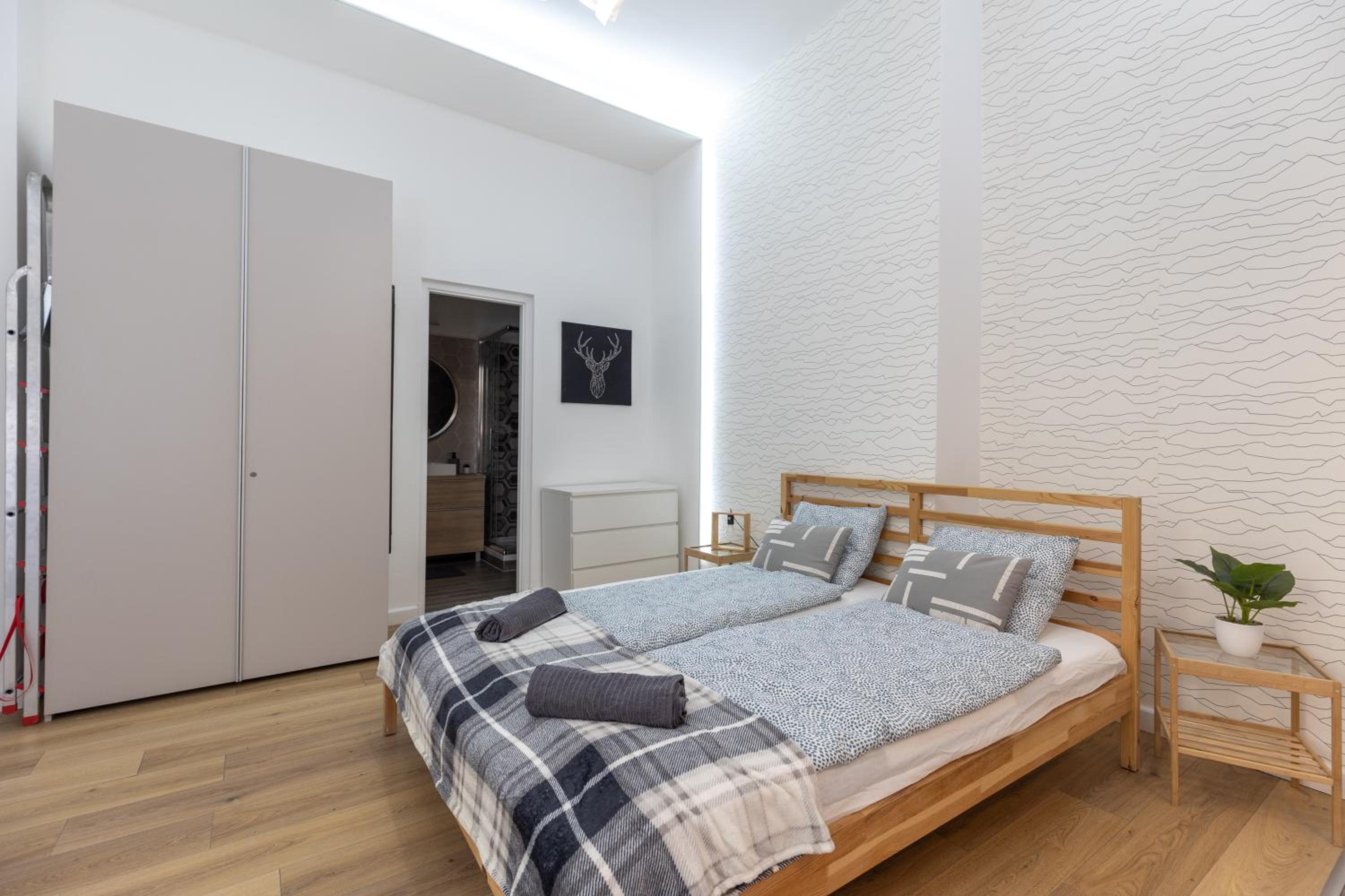 One-Bedroom Apartment - Photo 11