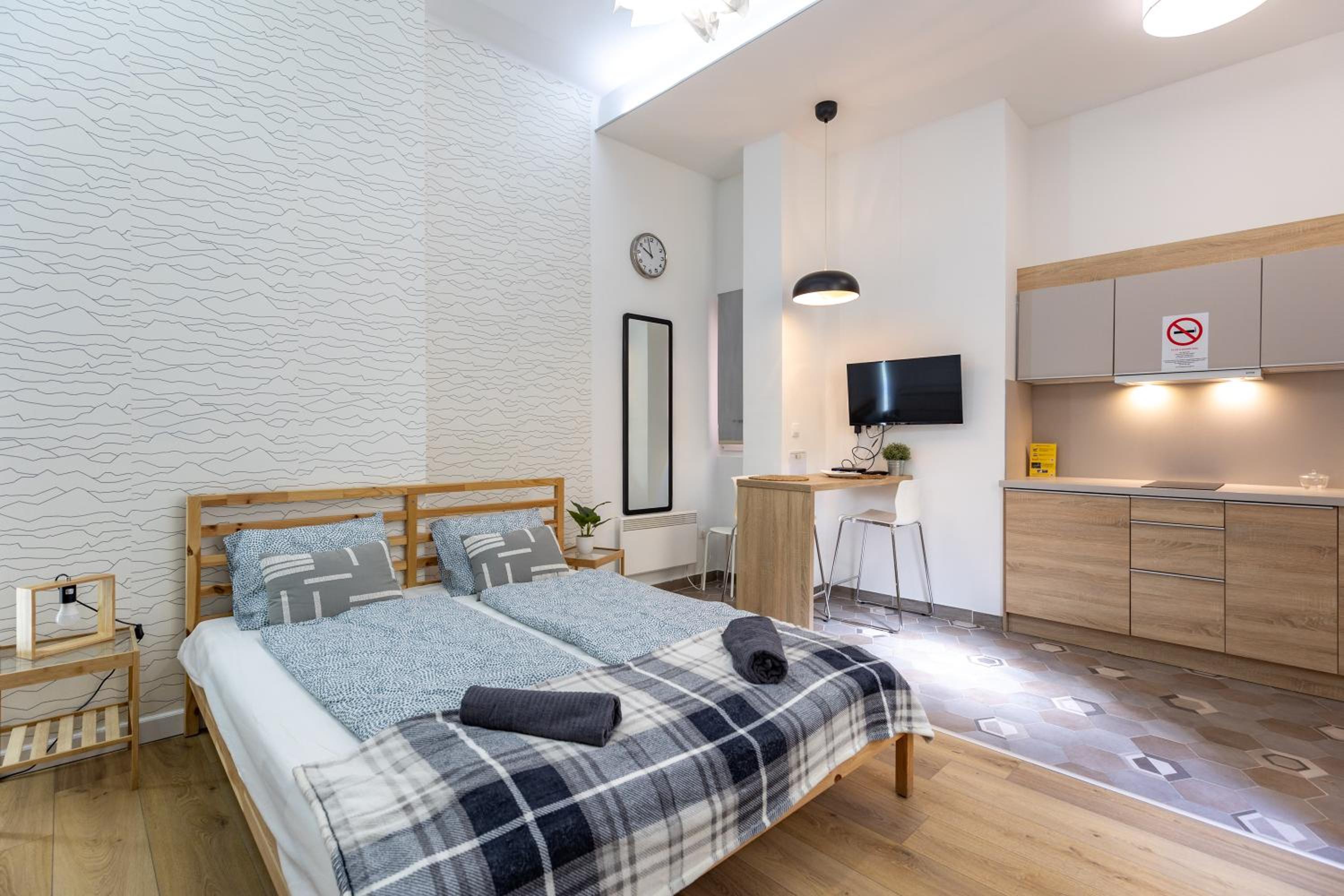 One-Bedroom Apartment - Photo 17