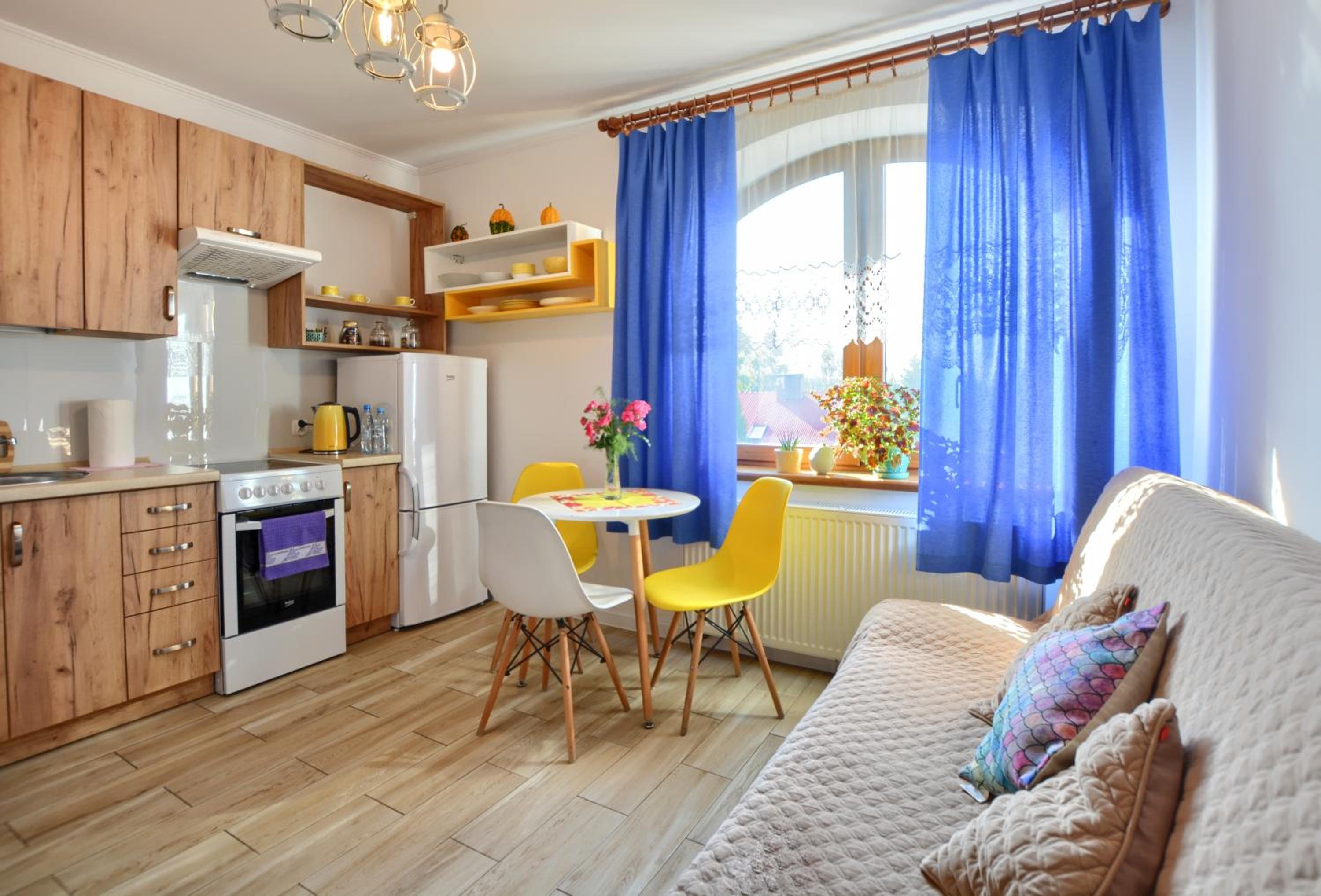 Apartment with Balcony - Photo 7