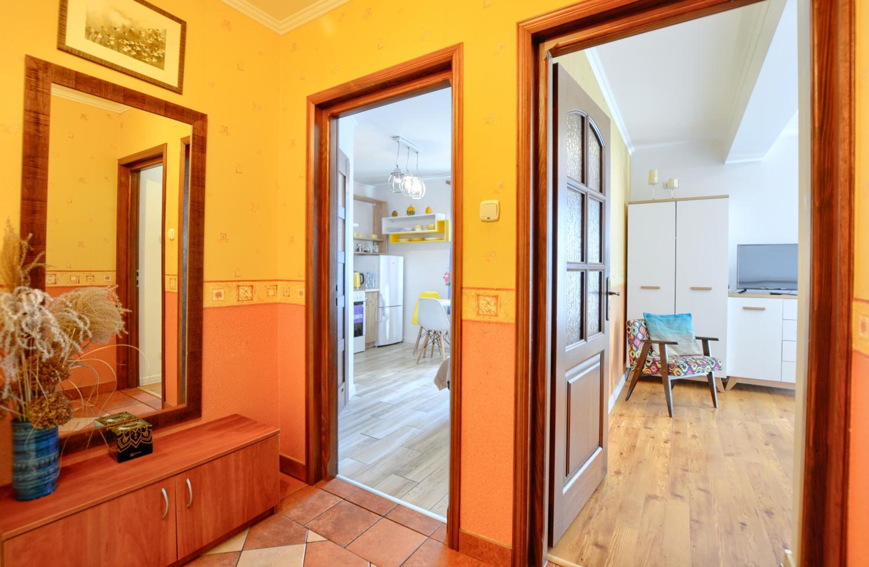 Apartment with Balcony - Photo 4