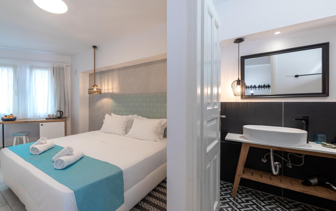 Double Room - Photo 8