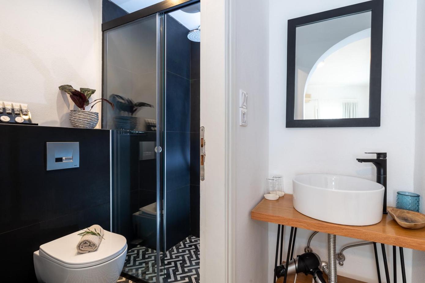 Double Room - Photo 12