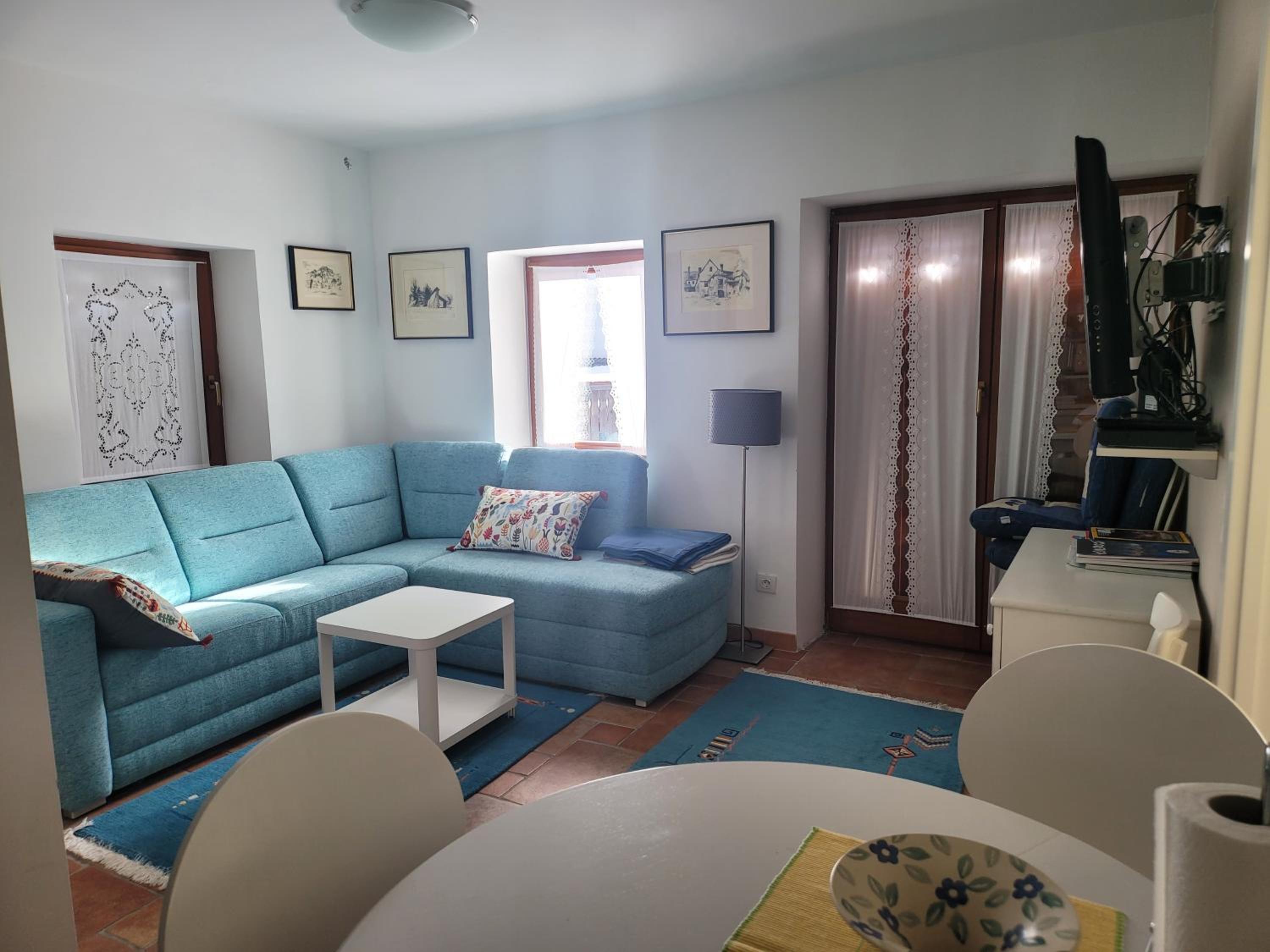 One-Bedroom Apartment photo 2