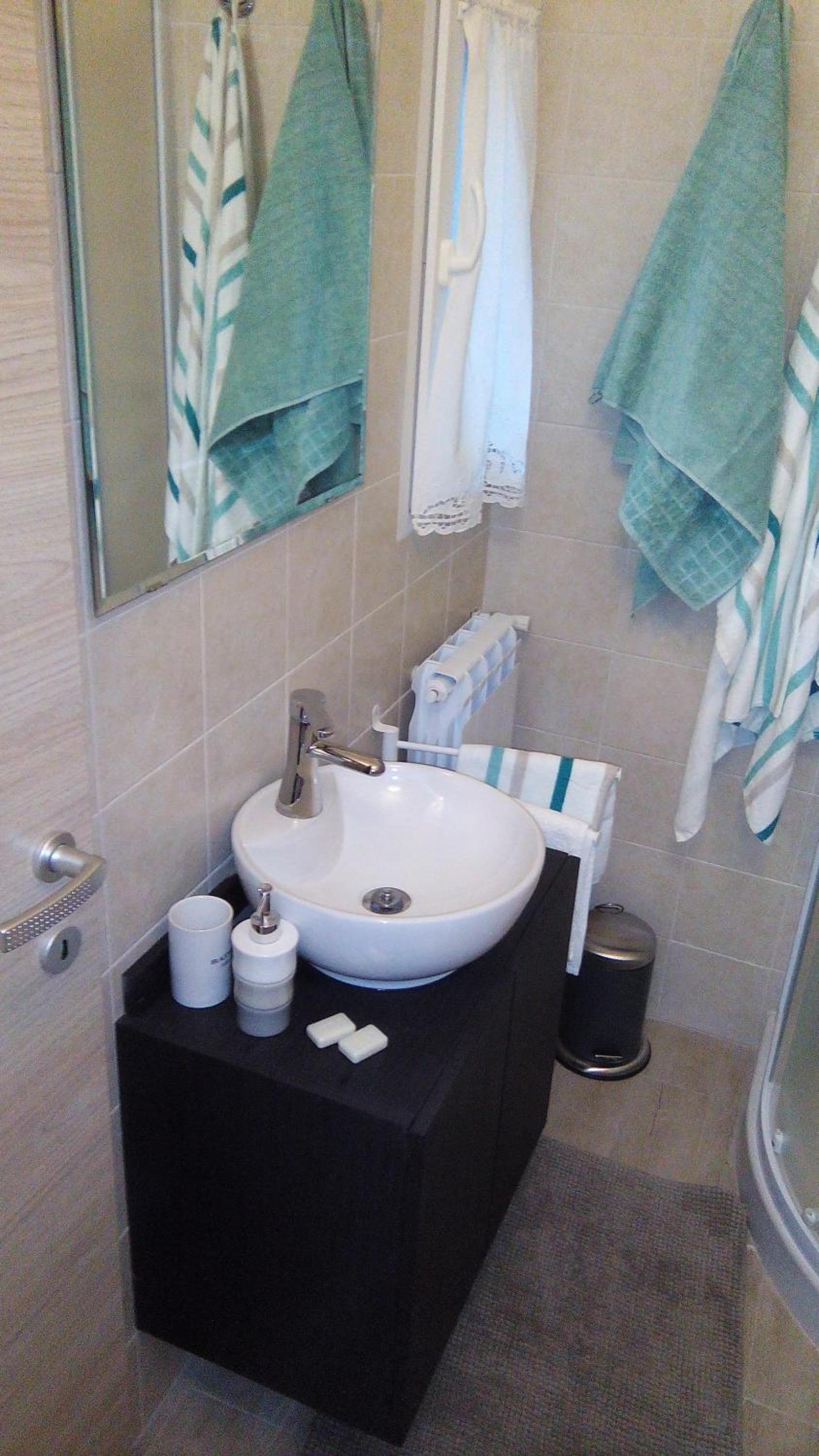 Double Room with Private Bathroom - Photo 3